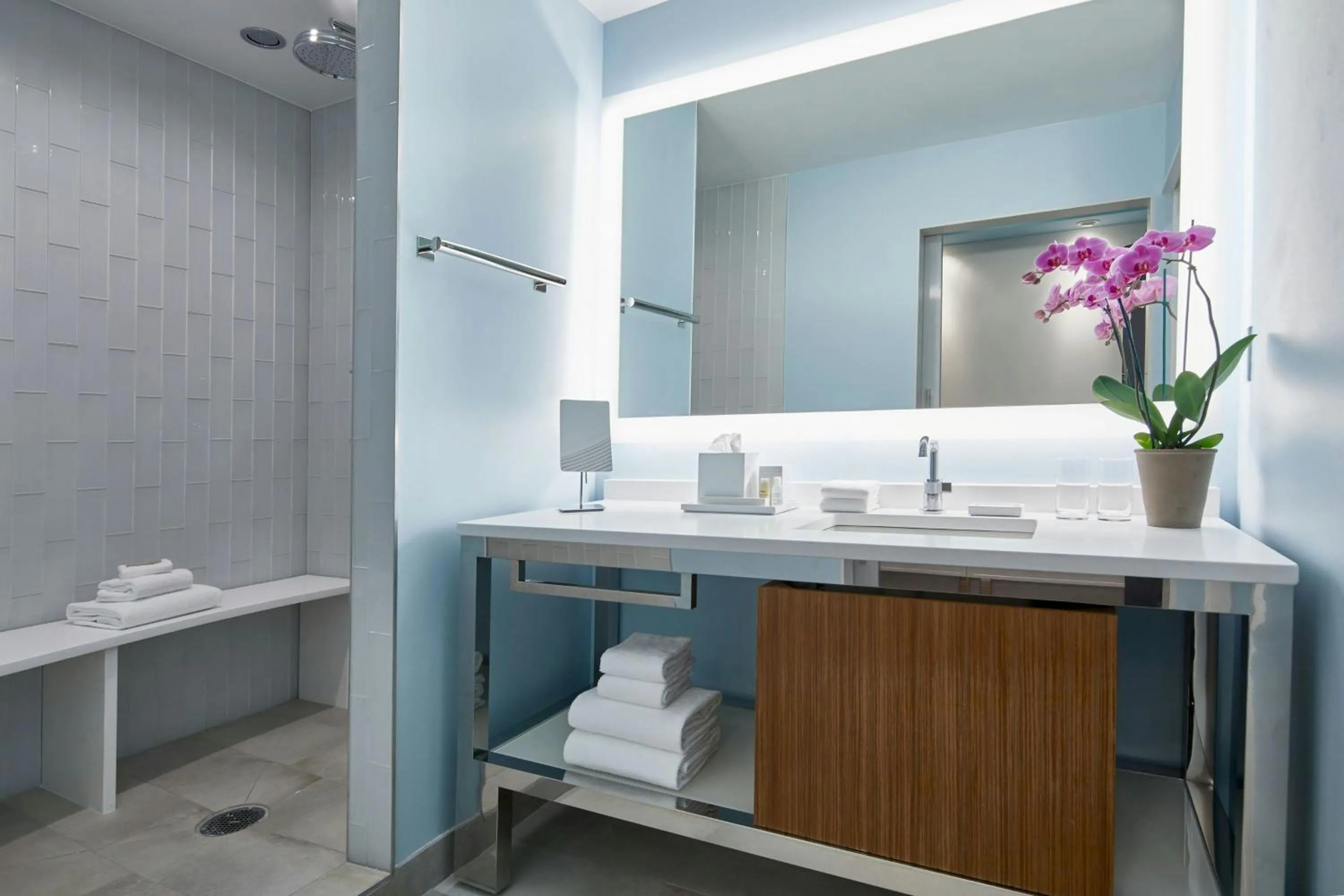 Bathroom in Renaissance Charlotte SouthPark Hotel