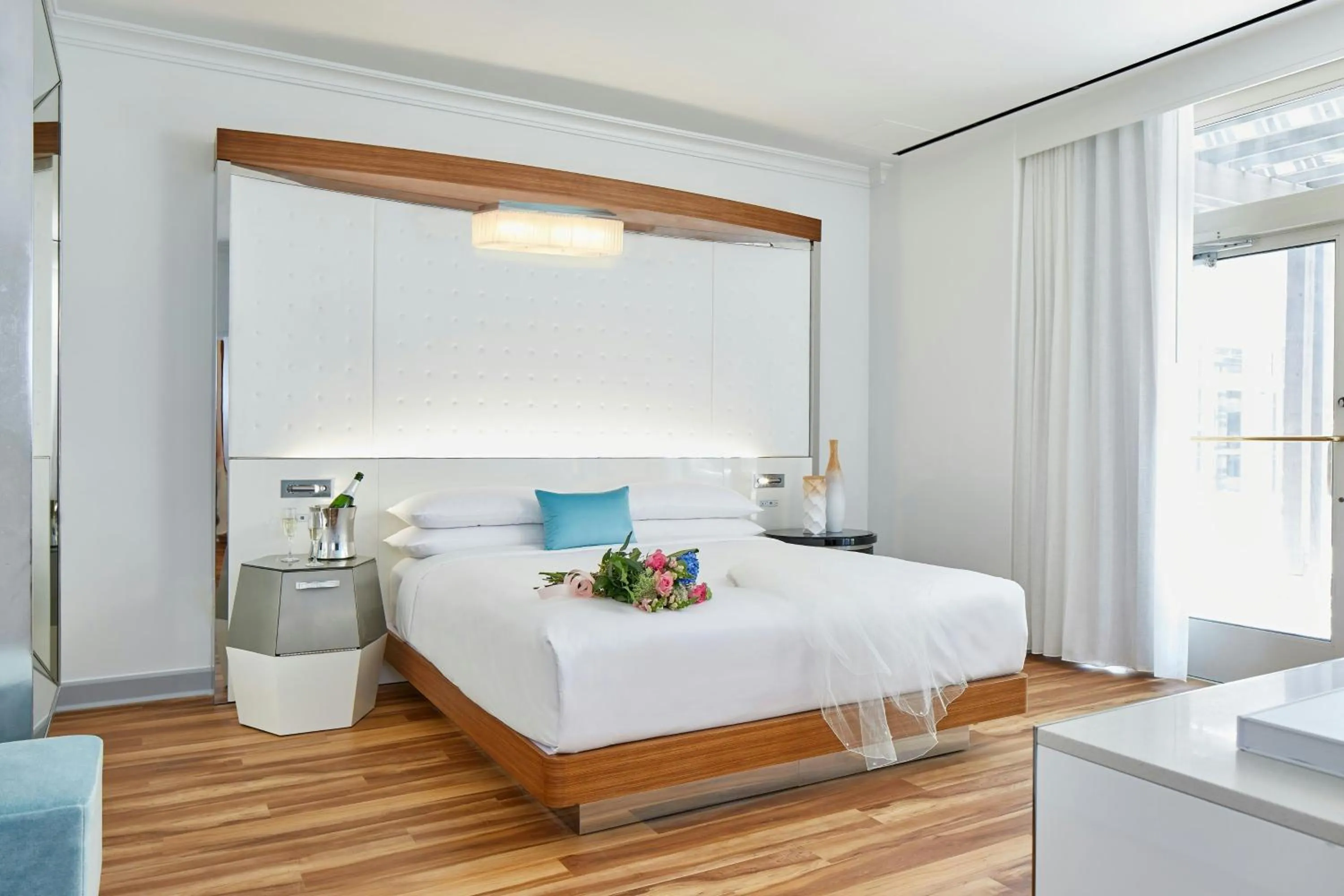 Bedroom, Bed in Renaissance Charlotte SouthPark Hotel