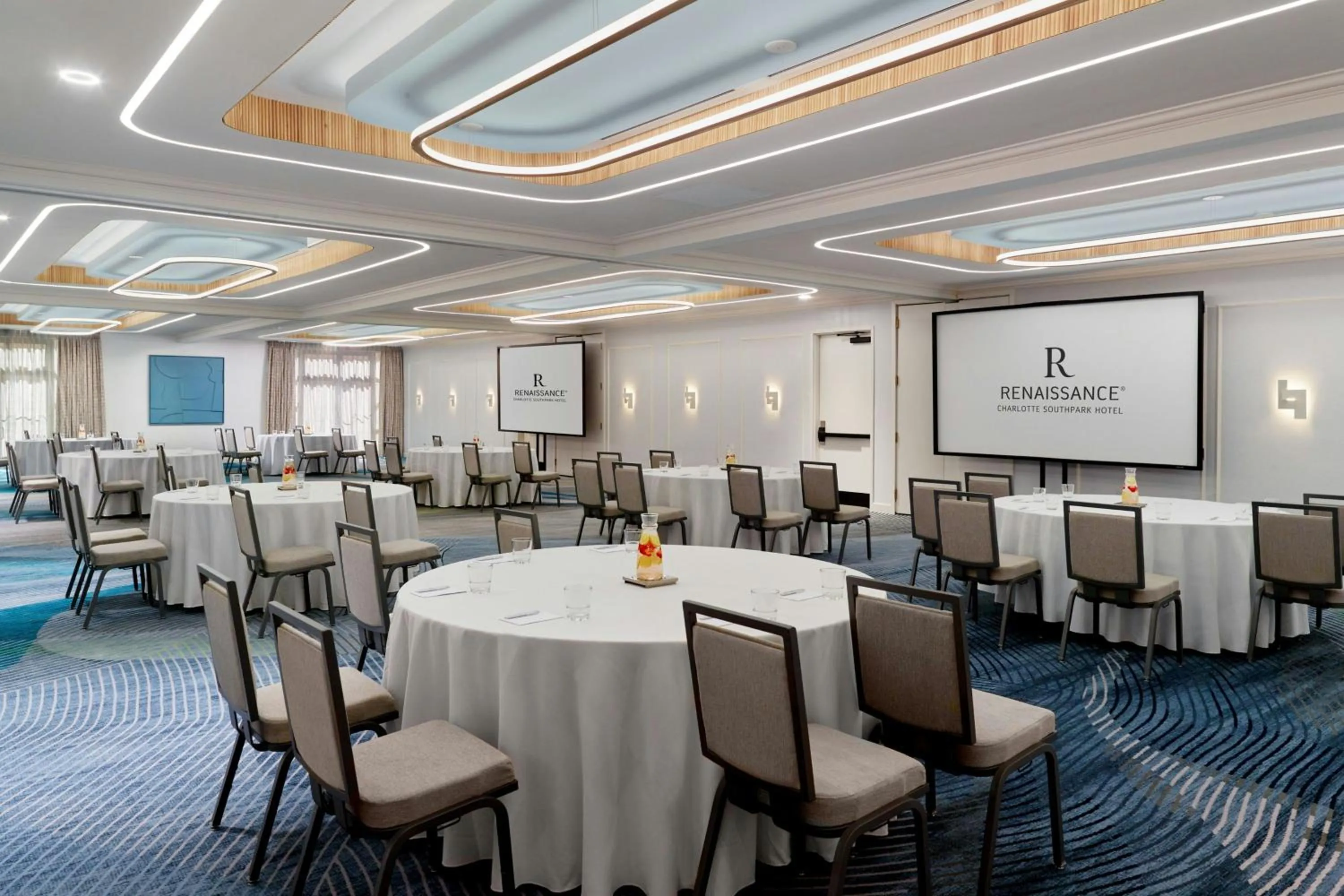 Meeting/conference room in Renaissance Charlotte SouthPark Hotel