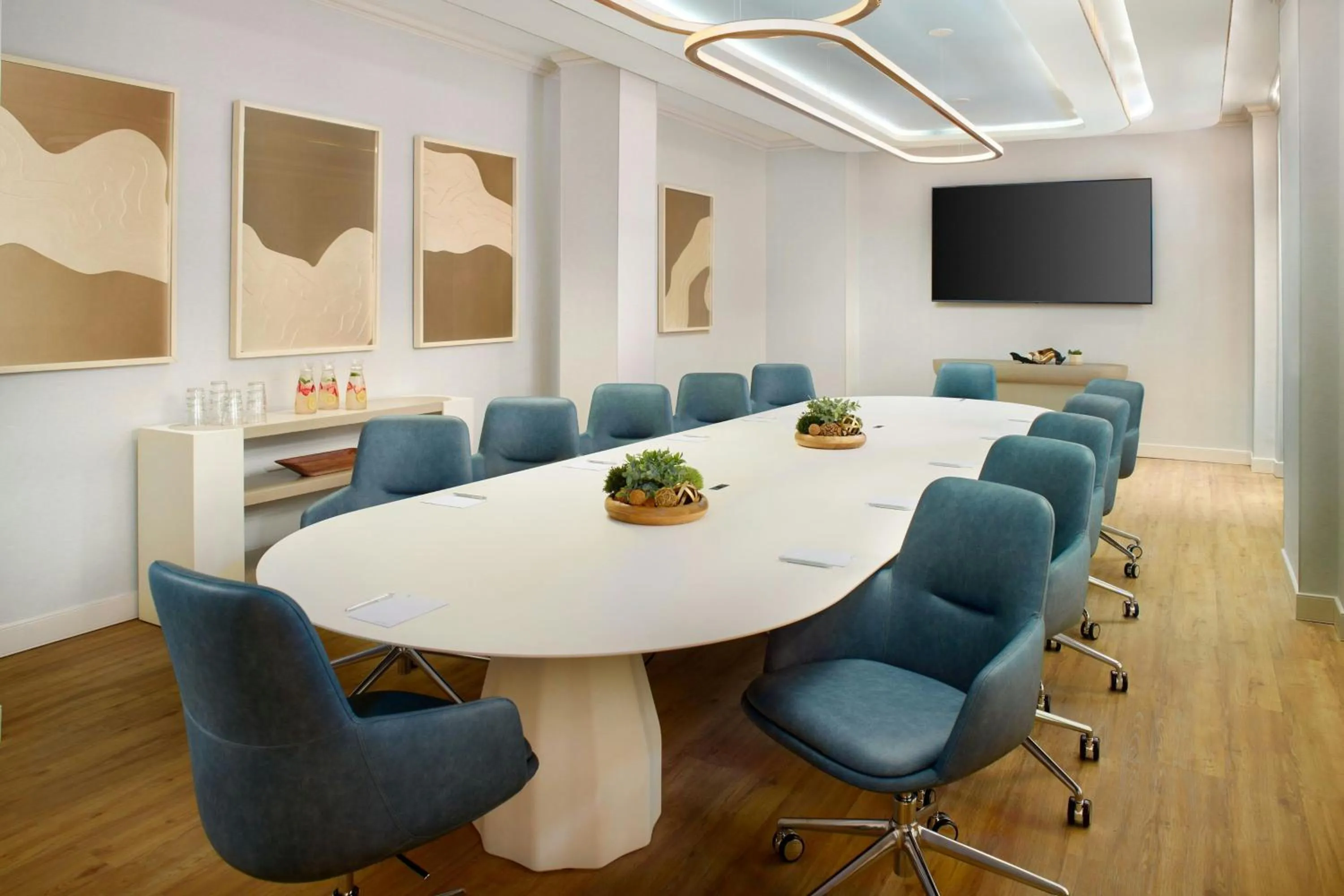 Meeting/conference room in Renaissance Charlotte SouthPark Hotel