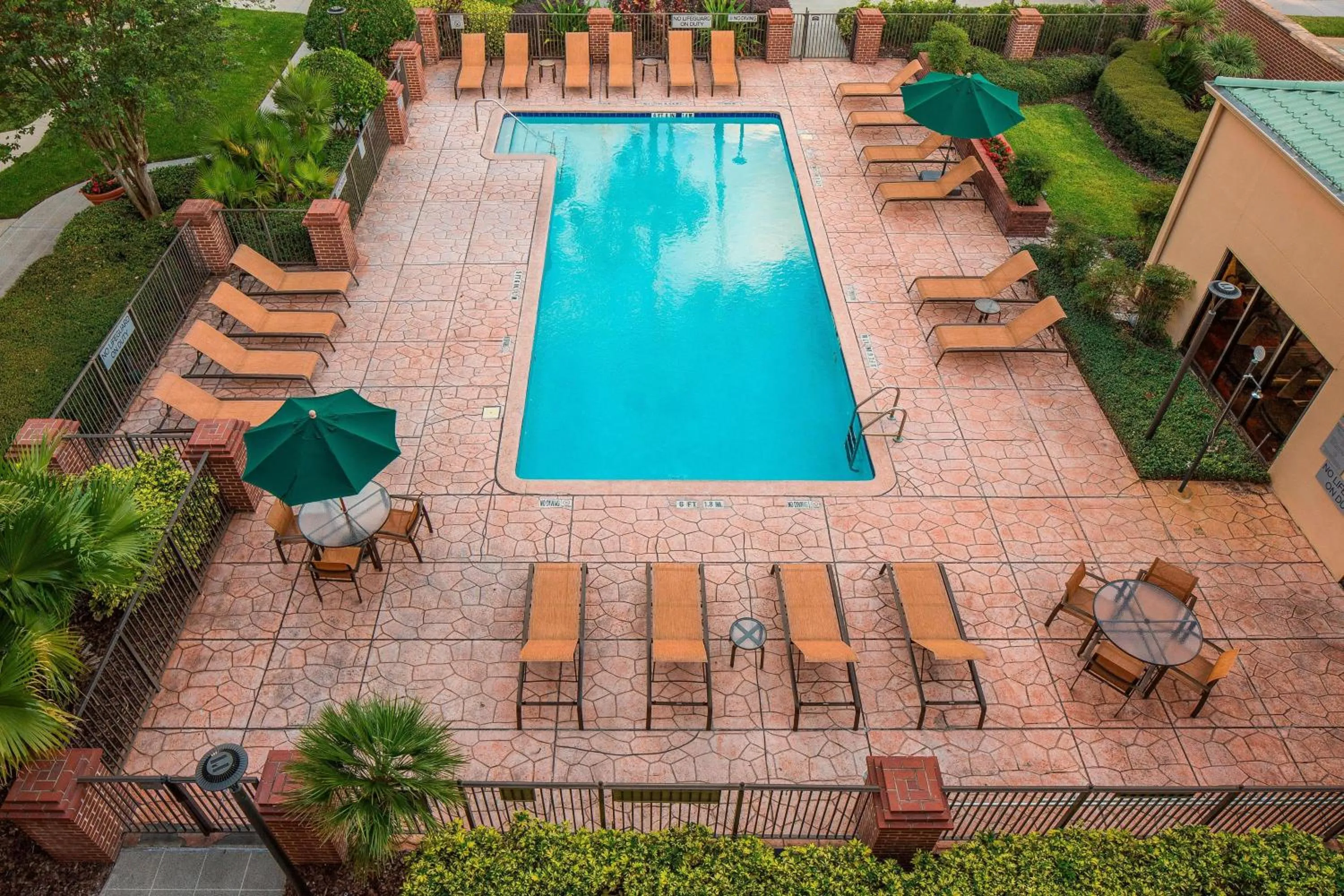 Swimming pool in Courtyard Orlando International Drive/Convention Center