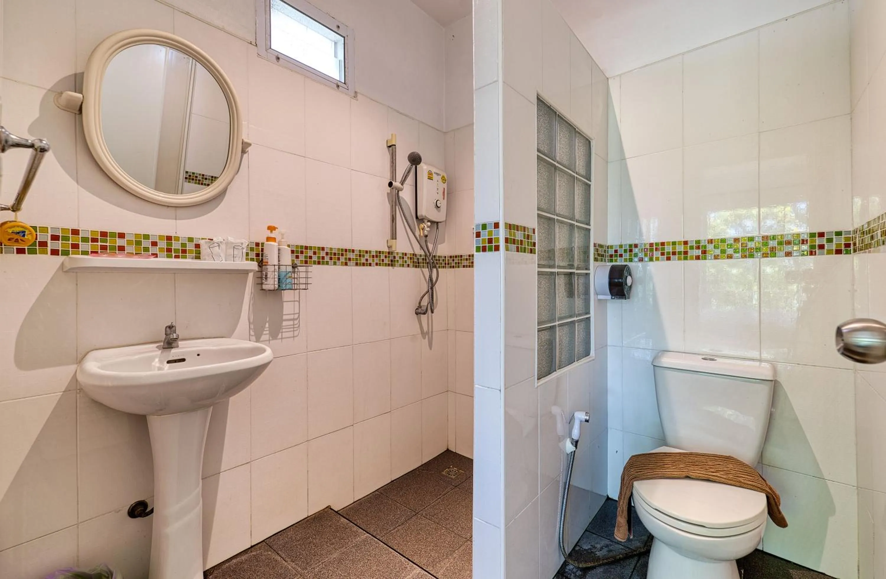 Shower in Chill at Hill