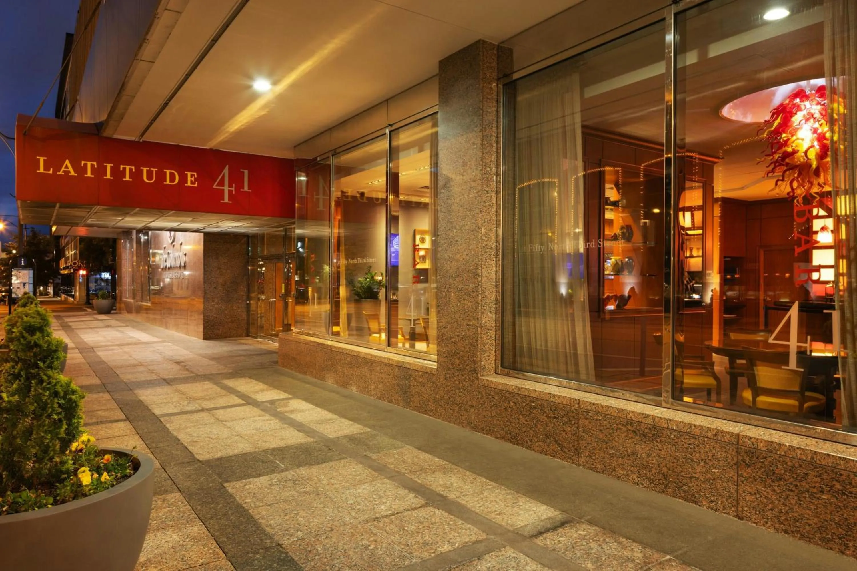 Restaurant/places to eat in Renaissance Columbus Downtown Hotel