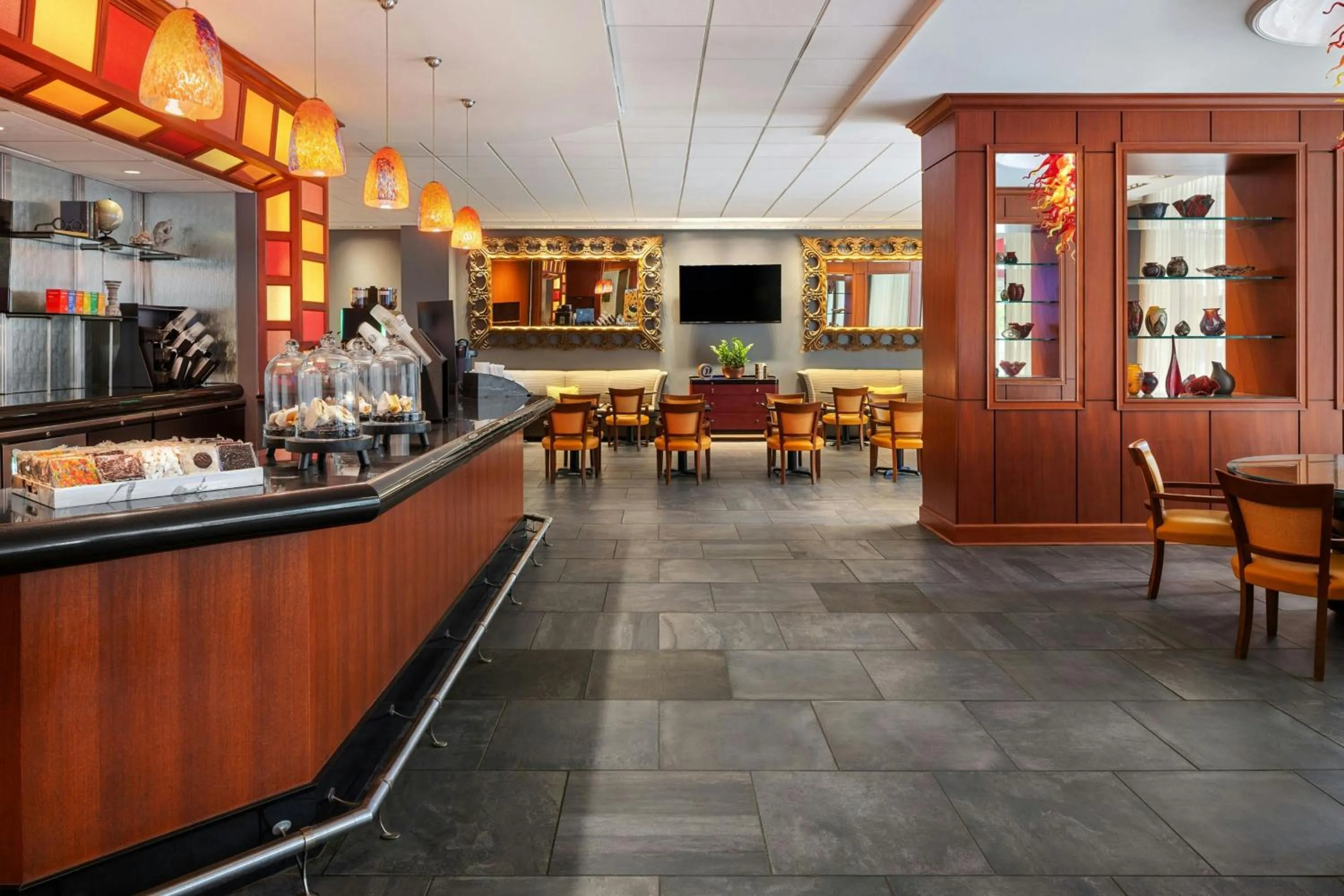 Restaurant/places to eat in Renaissance Columbus Downtown Hotel