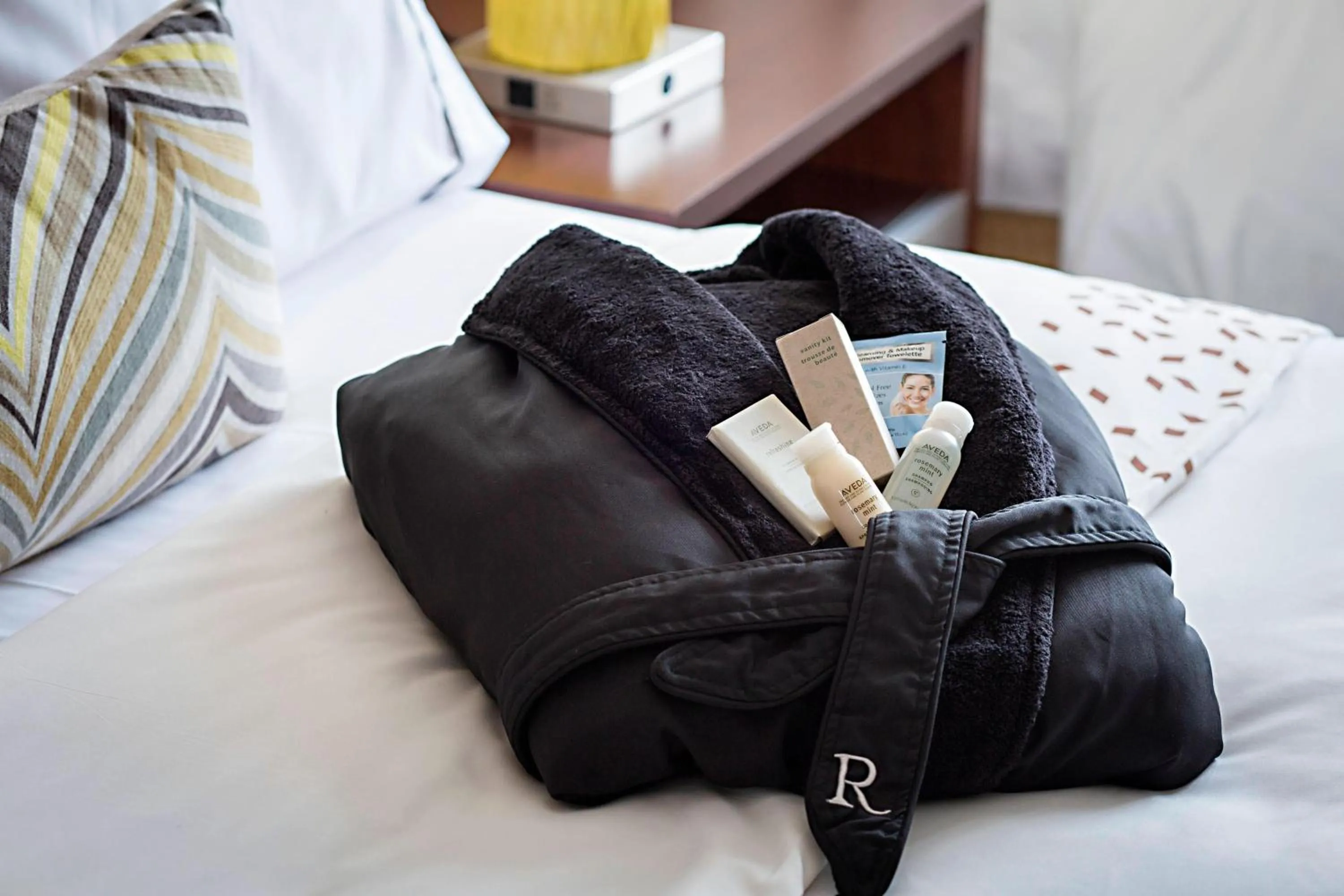 Photo of the whole room, Bed in Renaissance Columbus Downtown Hotel
