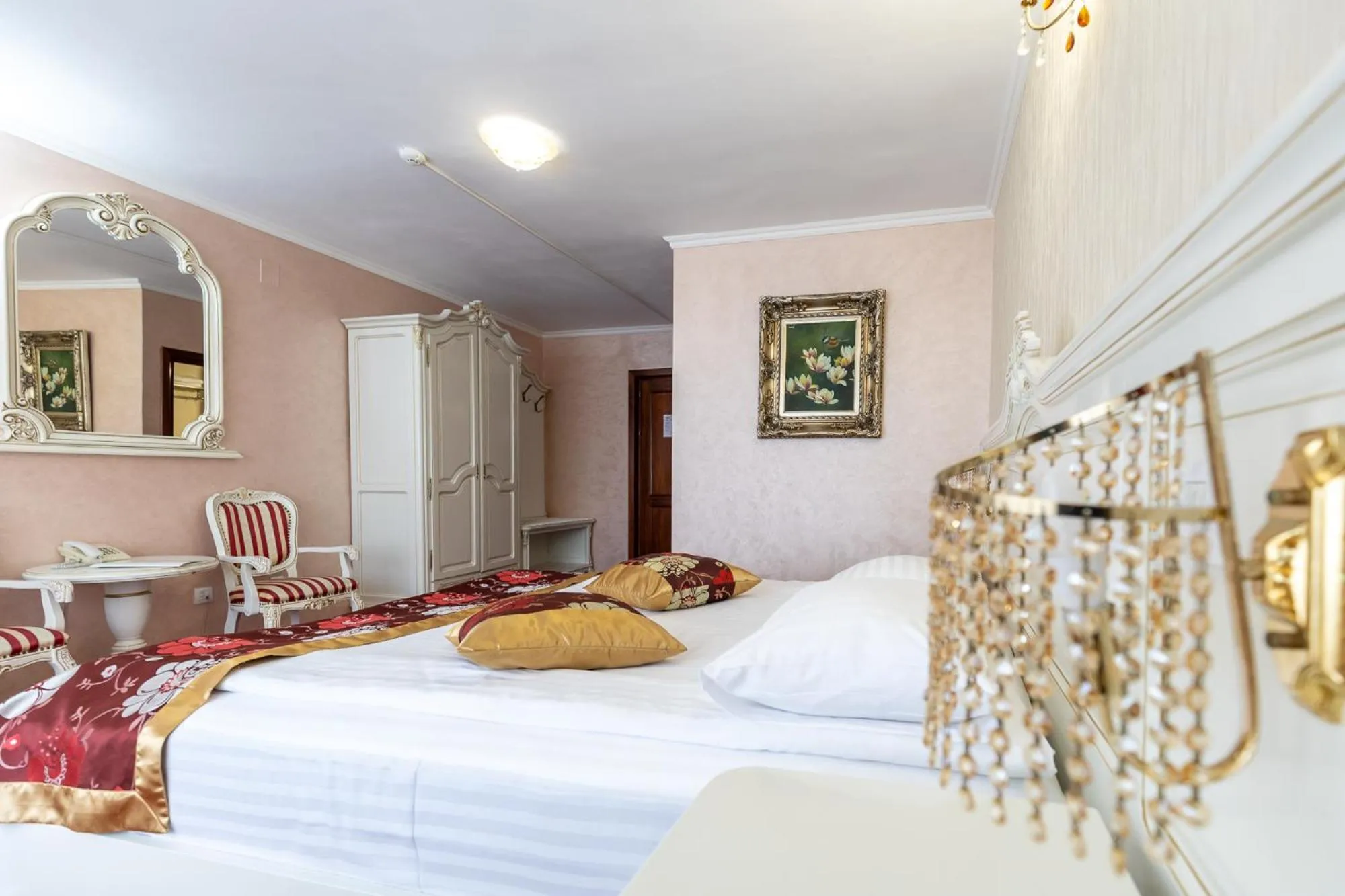 Bed in Hotel Capitol