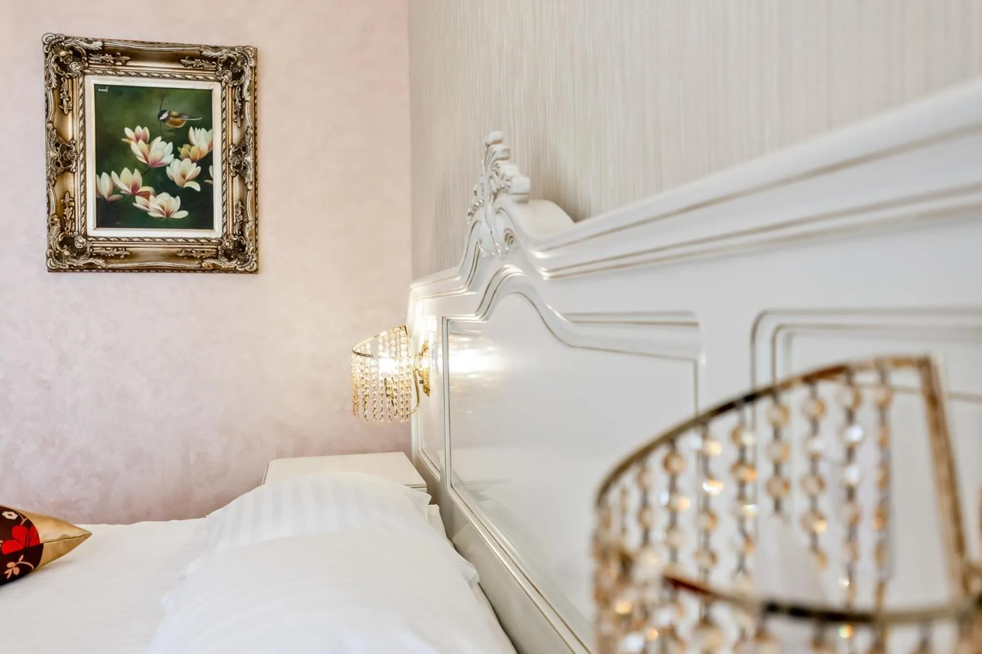 Bed in Hotel Capitol