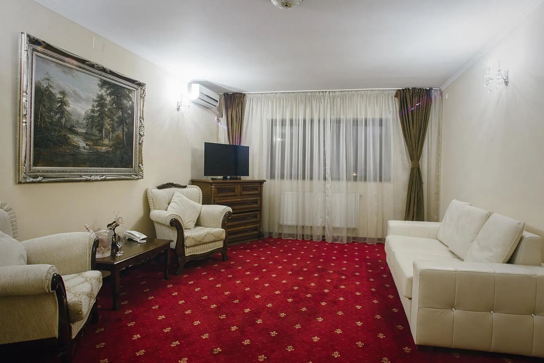 Seating area in Hotel Capitol