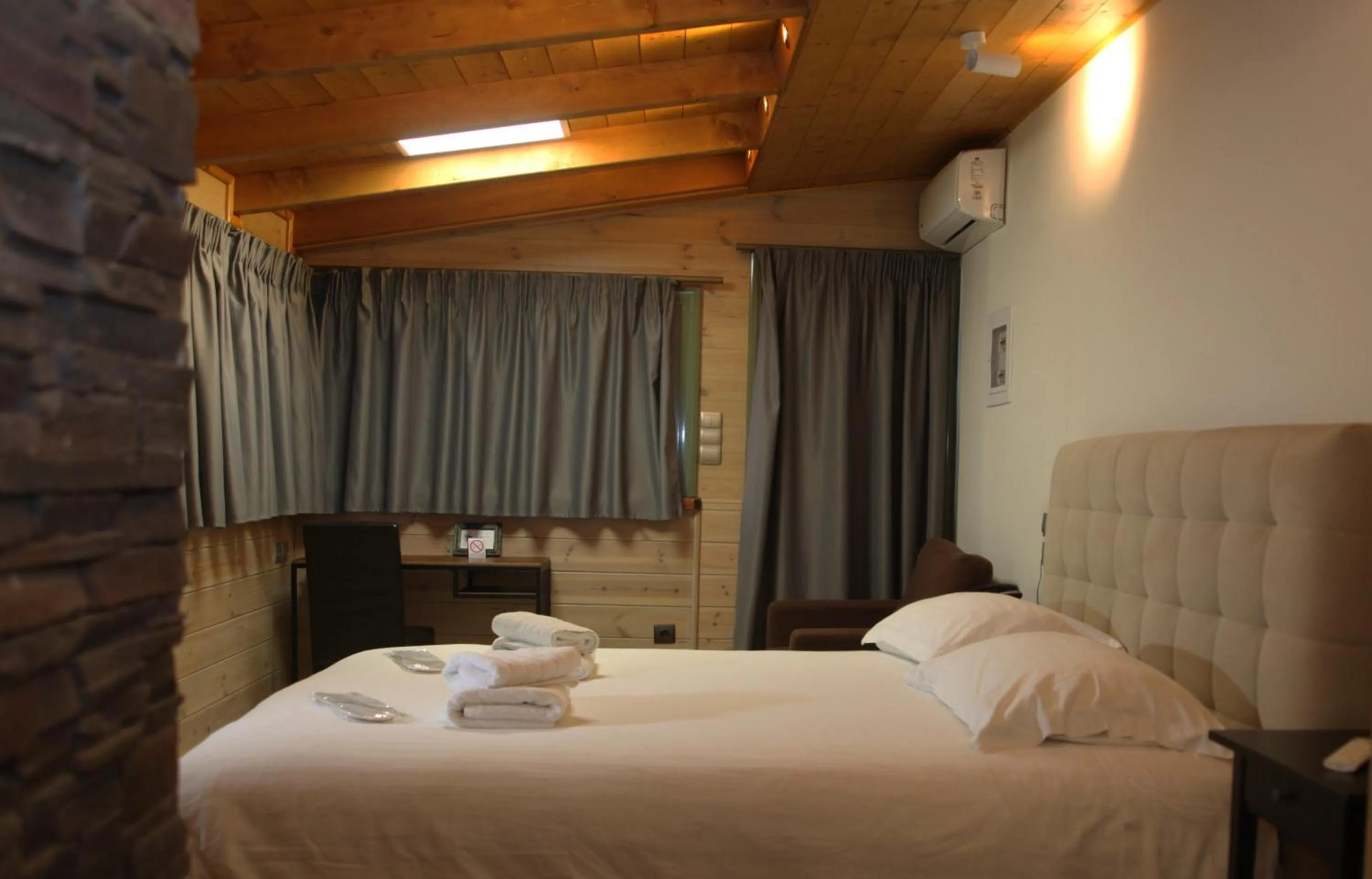 Bed in Apollon Filoxenia