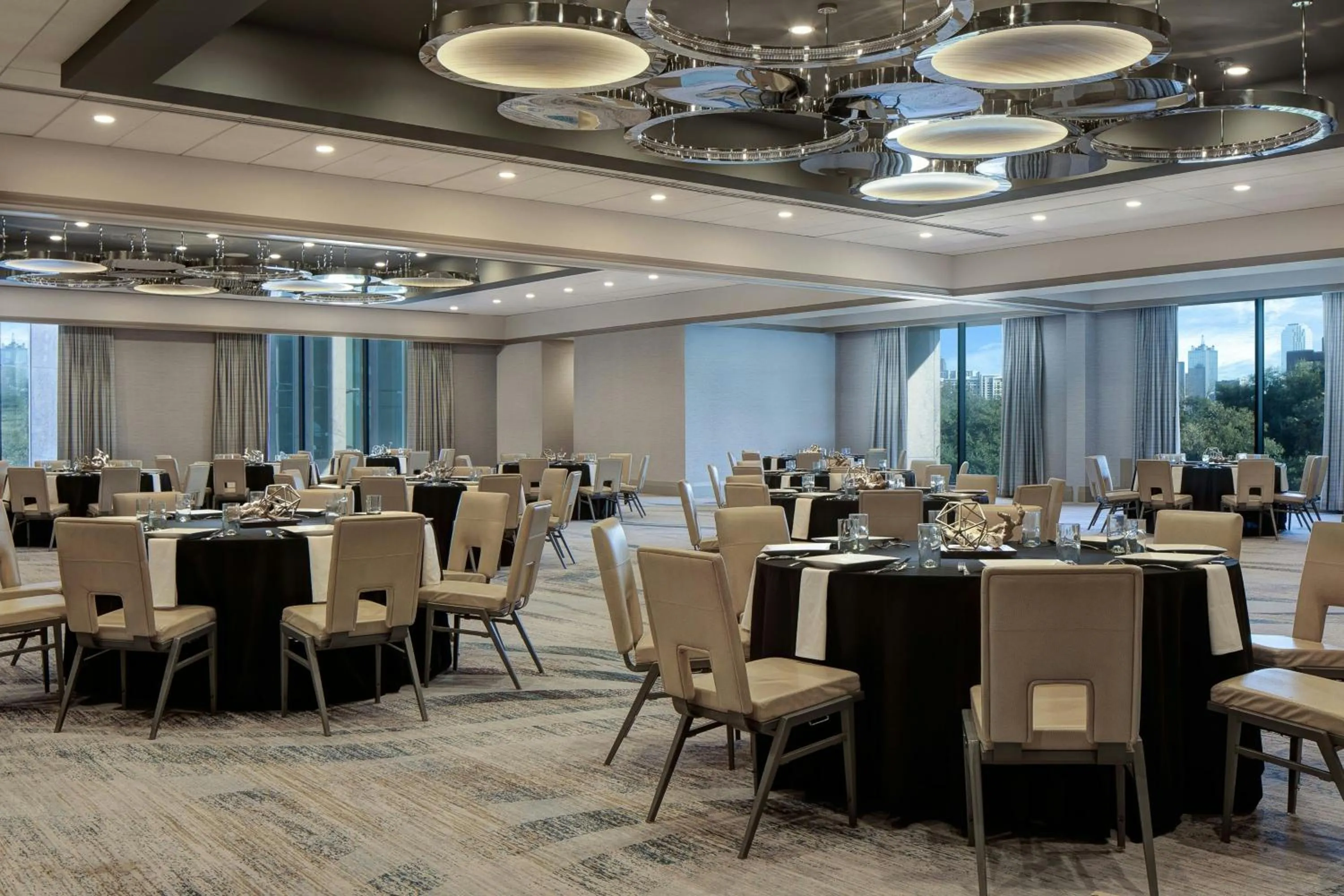 Meeting/conference room in Renaissance Dallas Hotel