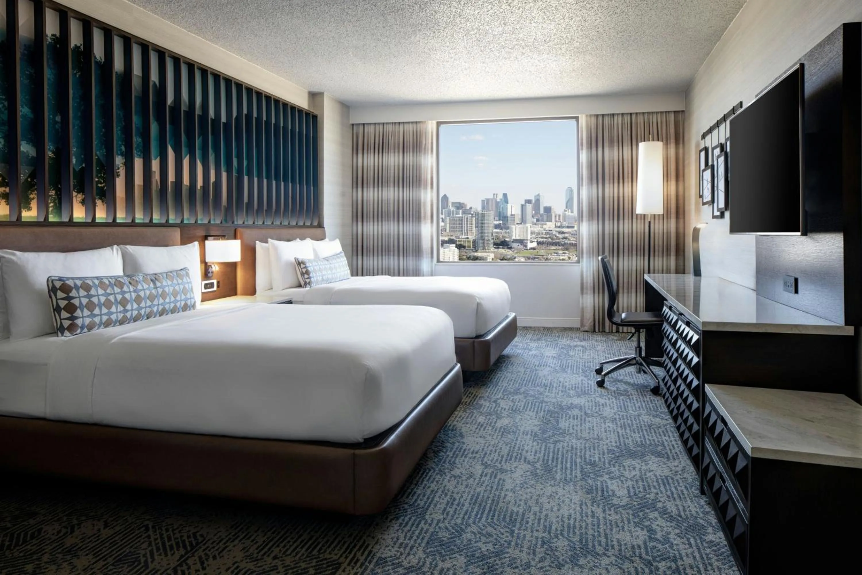 Photo of the whole room, Bed in Renaissance Dallas Hotel