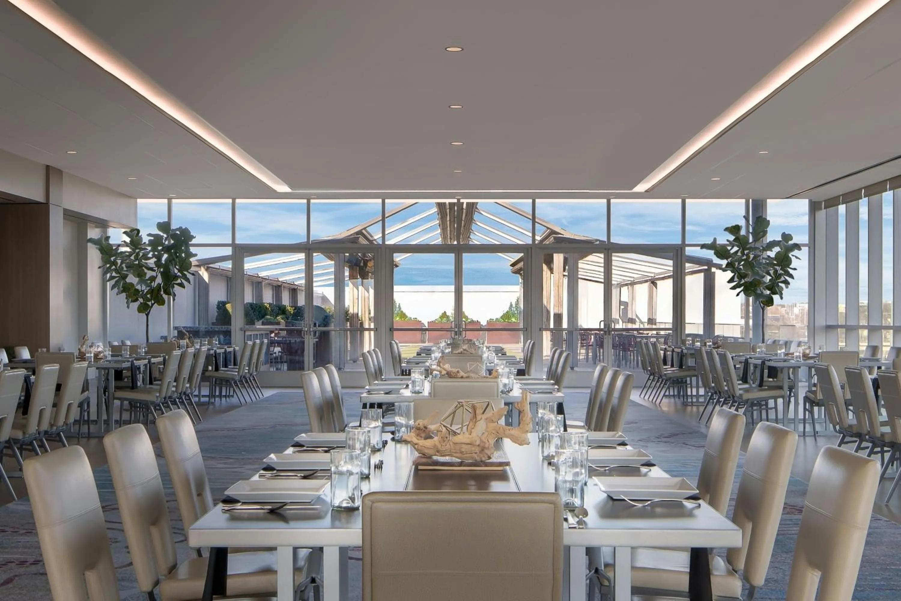 Meeting/conference room in Renaissance Dallas Hotel