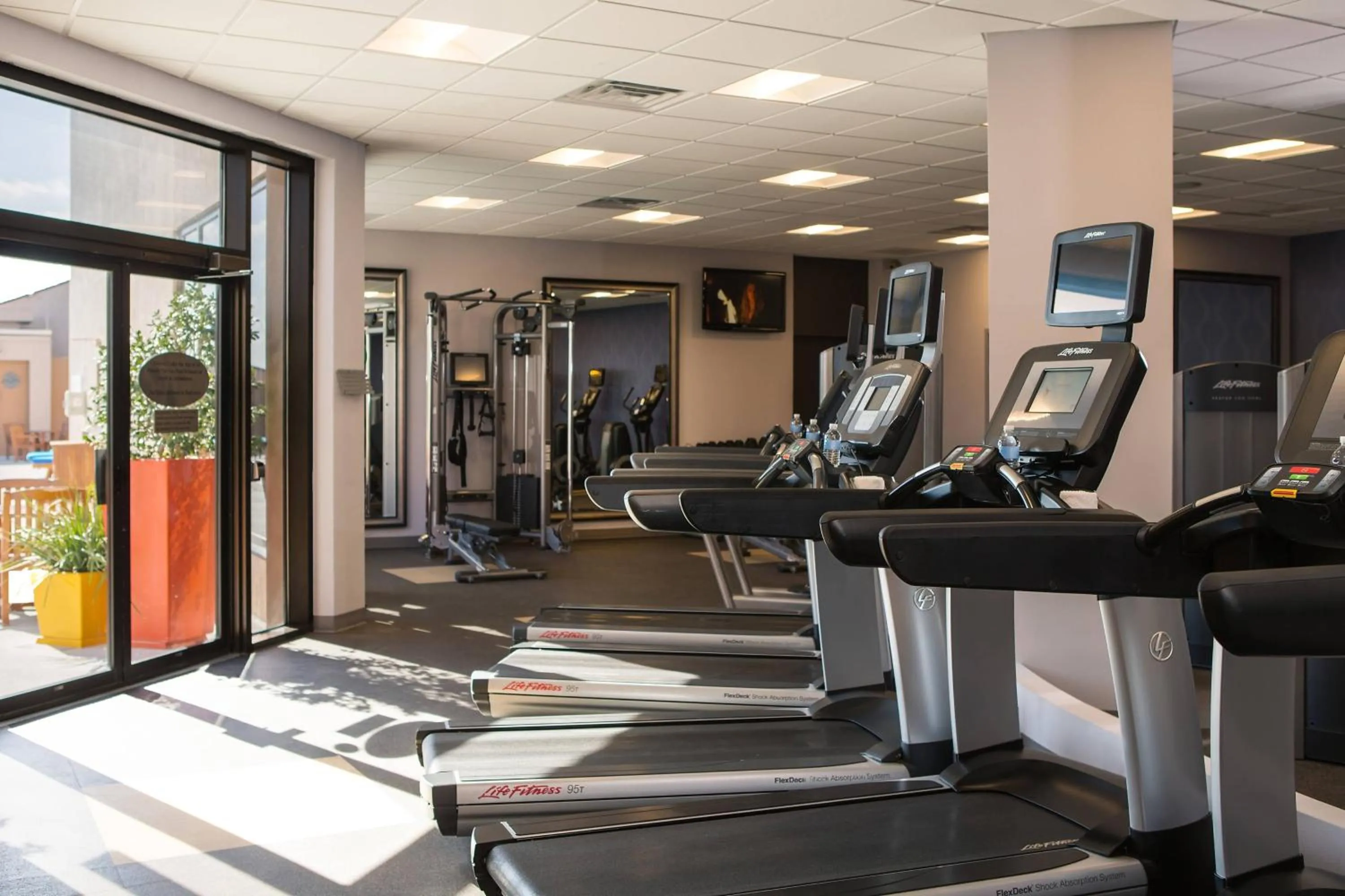 Fitness centre/facilities in Renaissance Dallas Hotel