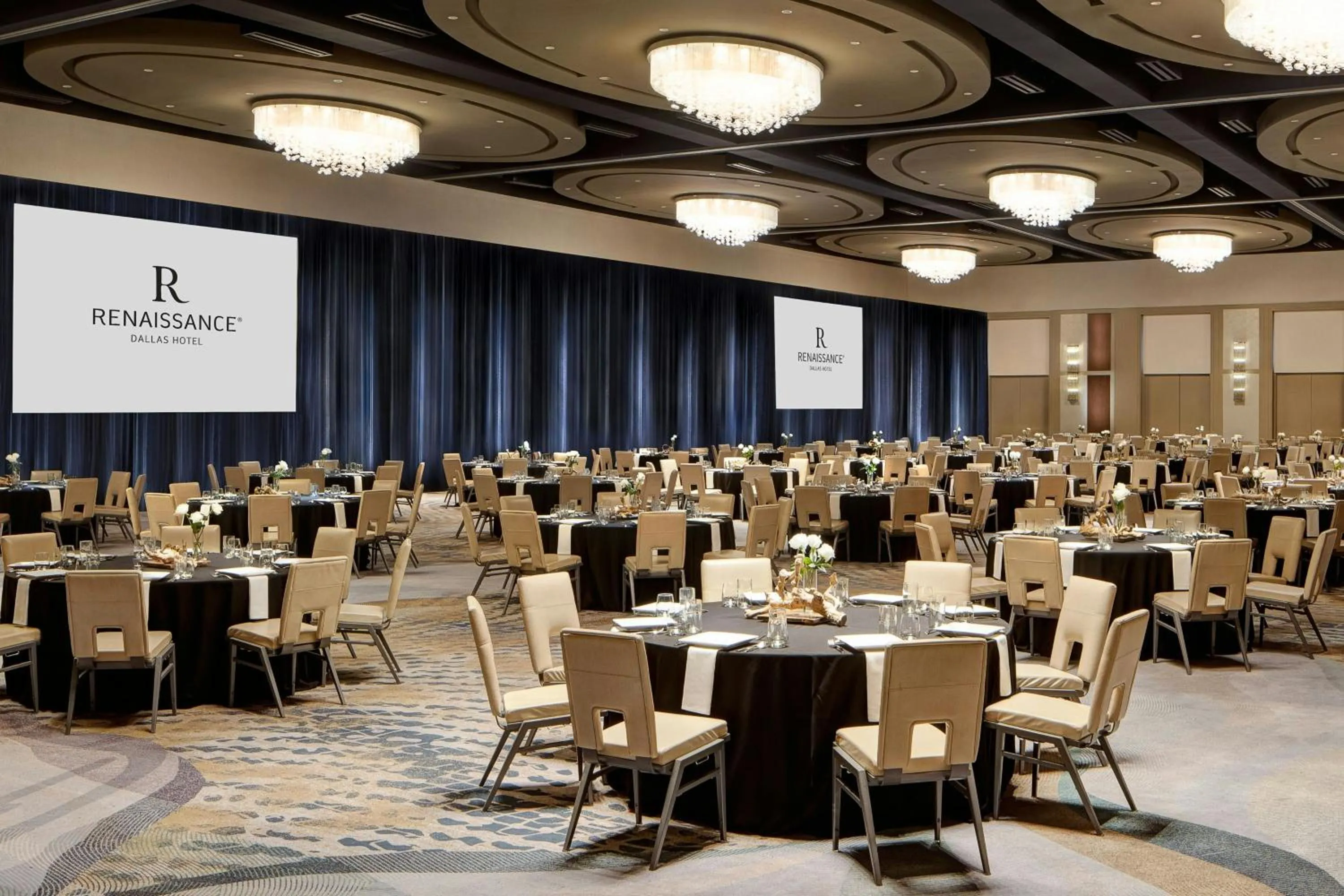 Meeting/conference room in Renaissance Dallas Hotel