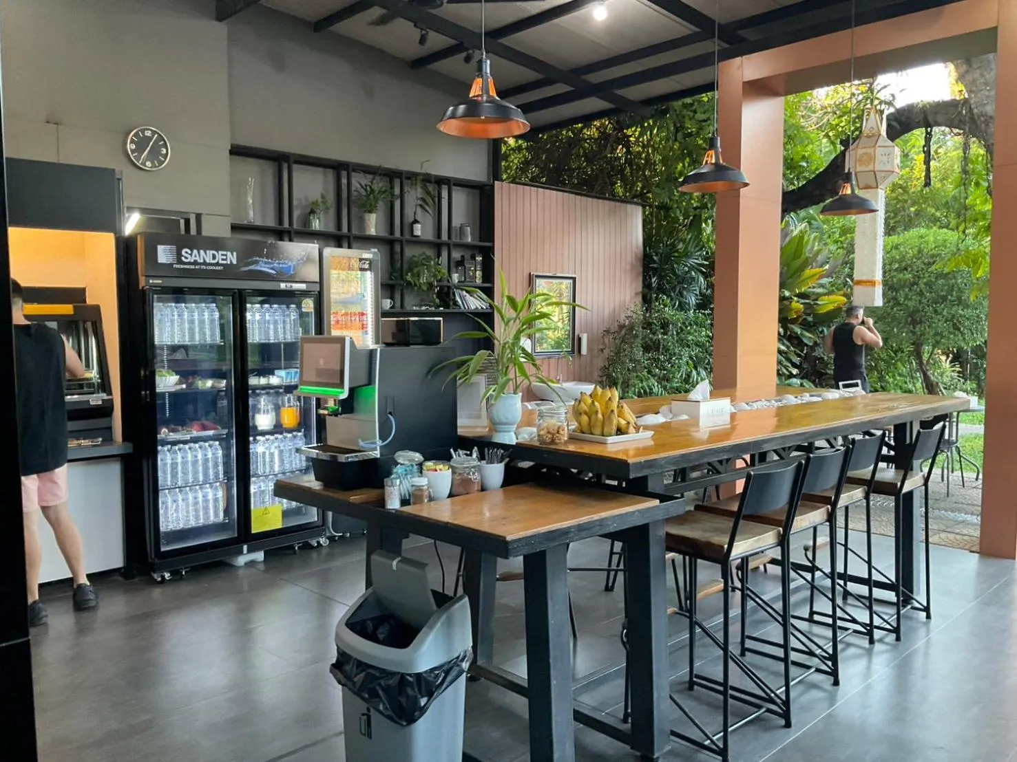 Restaurant/places to eat in i-river chiangmai