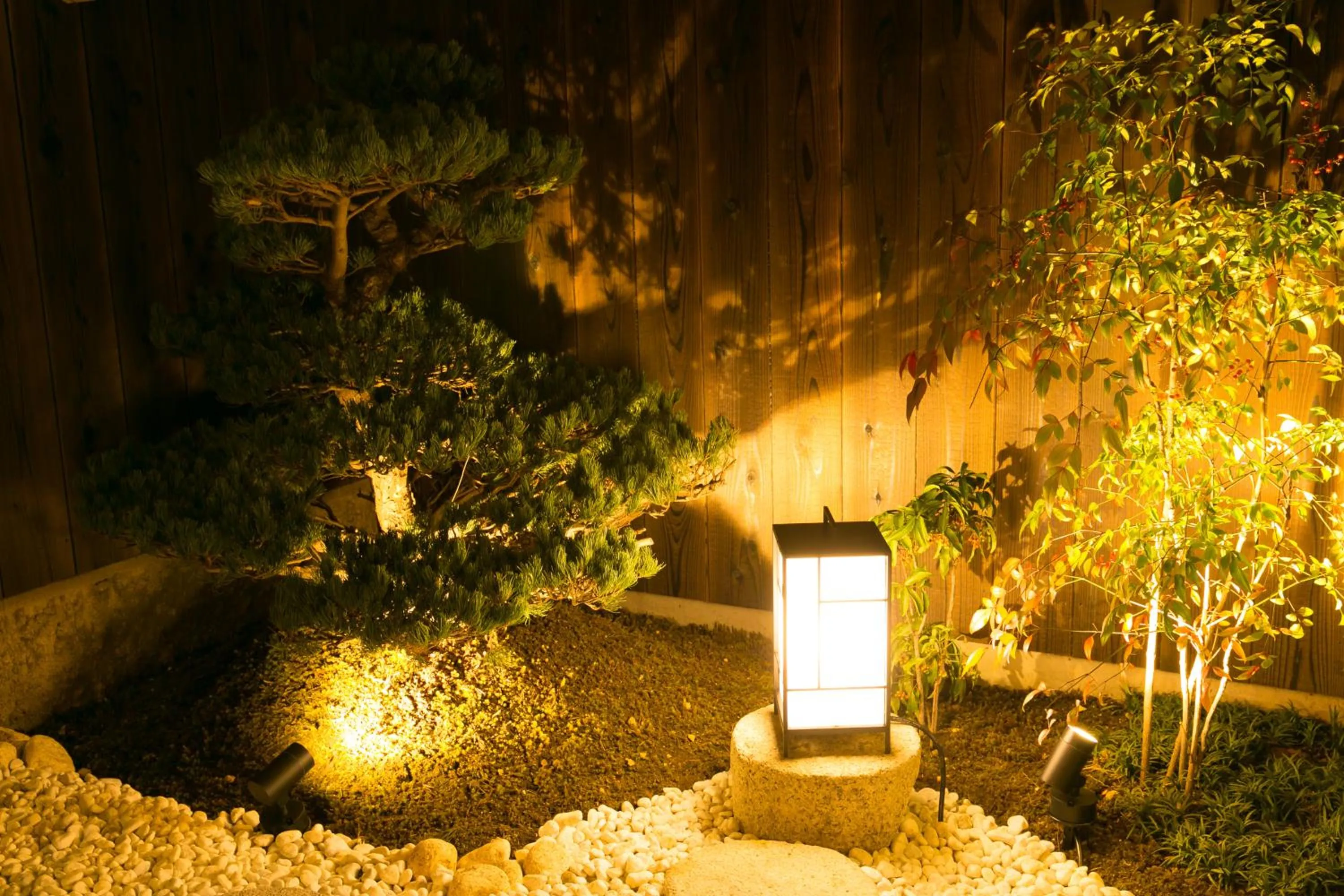 Garden in Hosta Umekoji Akari