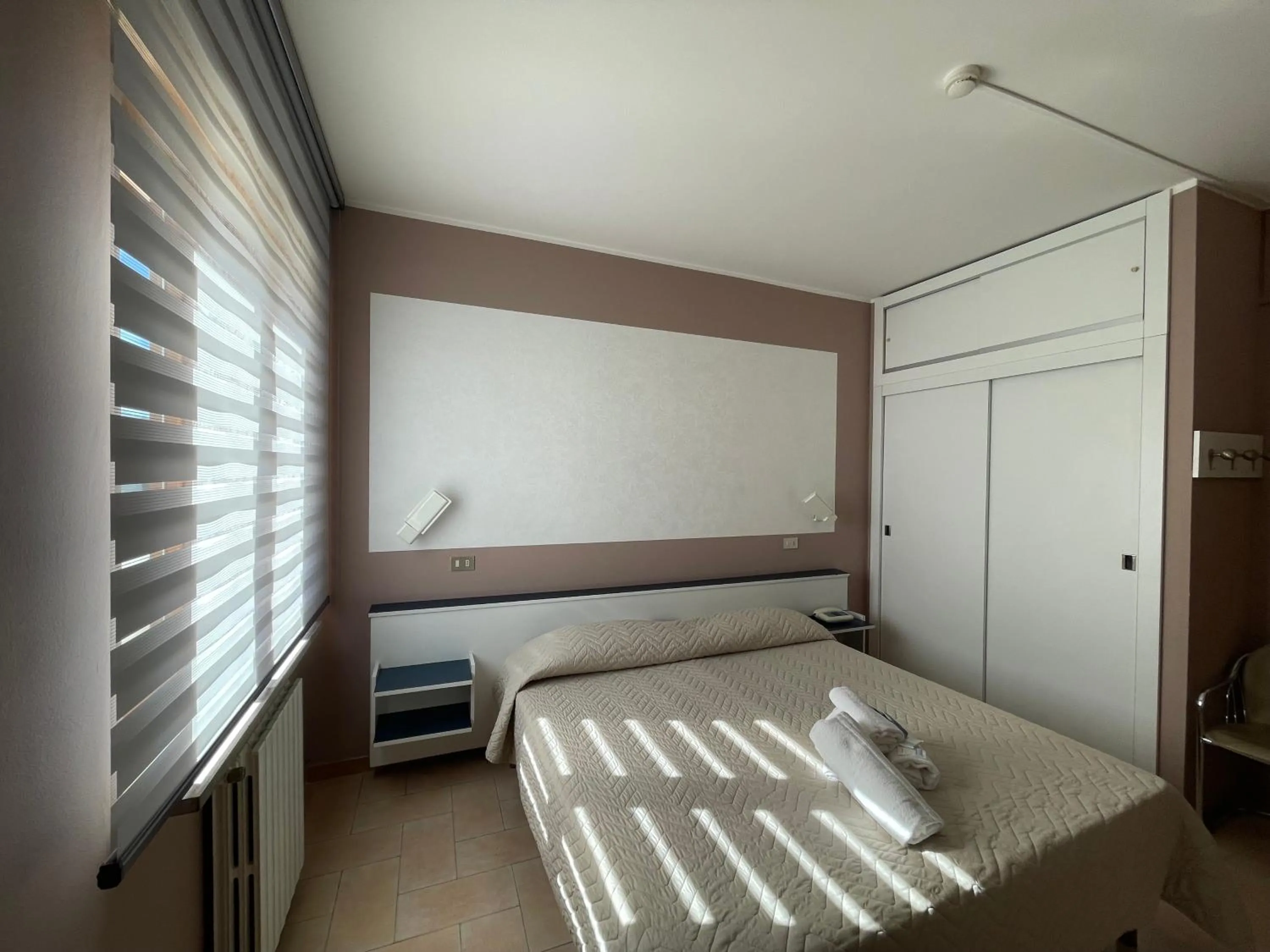 Restaurant/places to eat, Bed in Hotel Belvedere