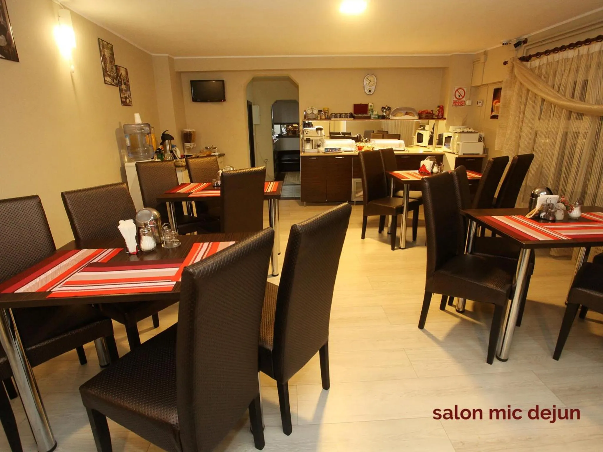 Dining area in Pension Mora