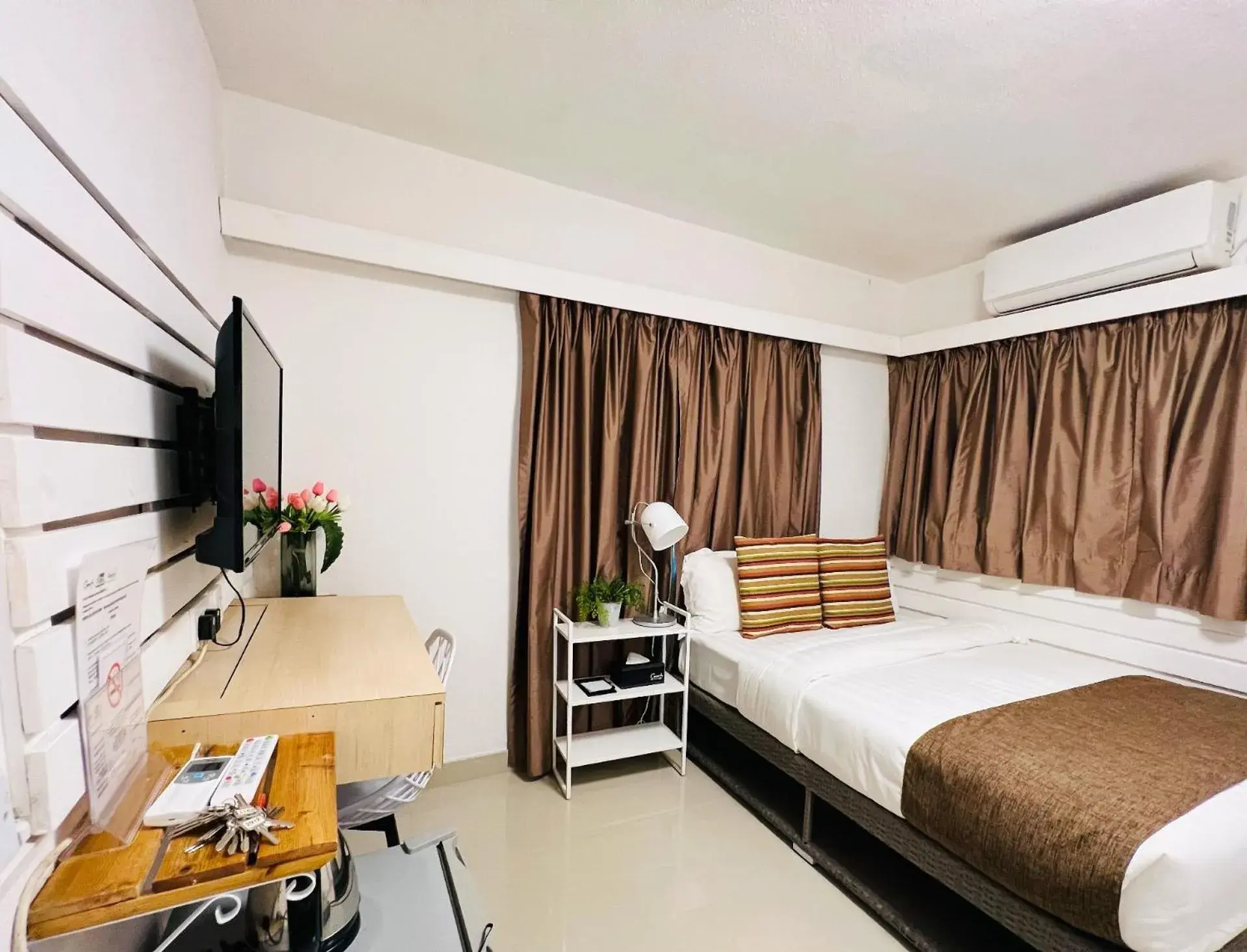 (Ground Floor and No Window) Standard Double Bed Room (No Pet Accommodations) in Bayshore Inn (Ground Floor and No Window) Standard Double Bed Room (No Pet Accommodations) in Bayshore Inn