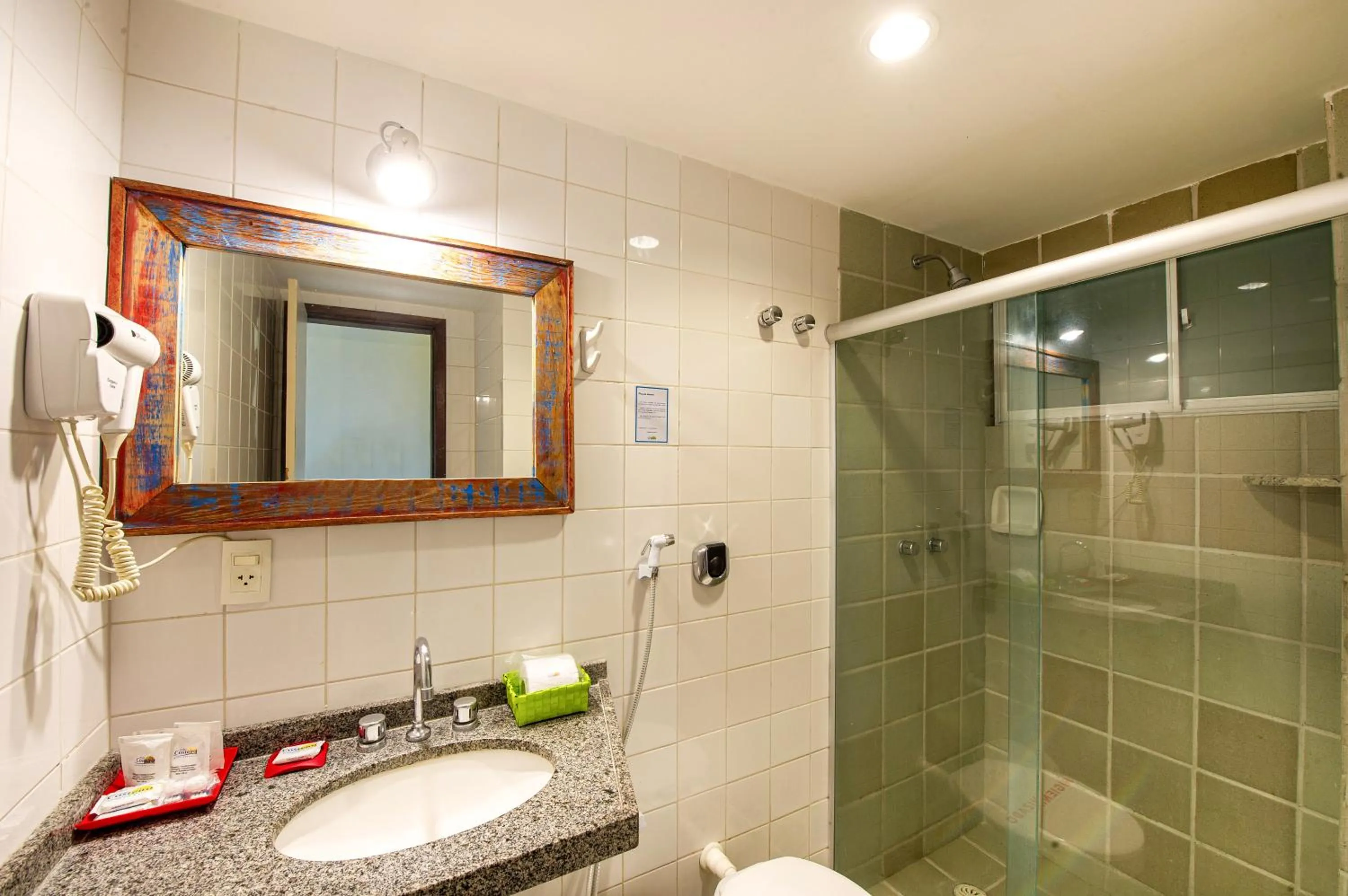 Toilet in Hotel Costeiro