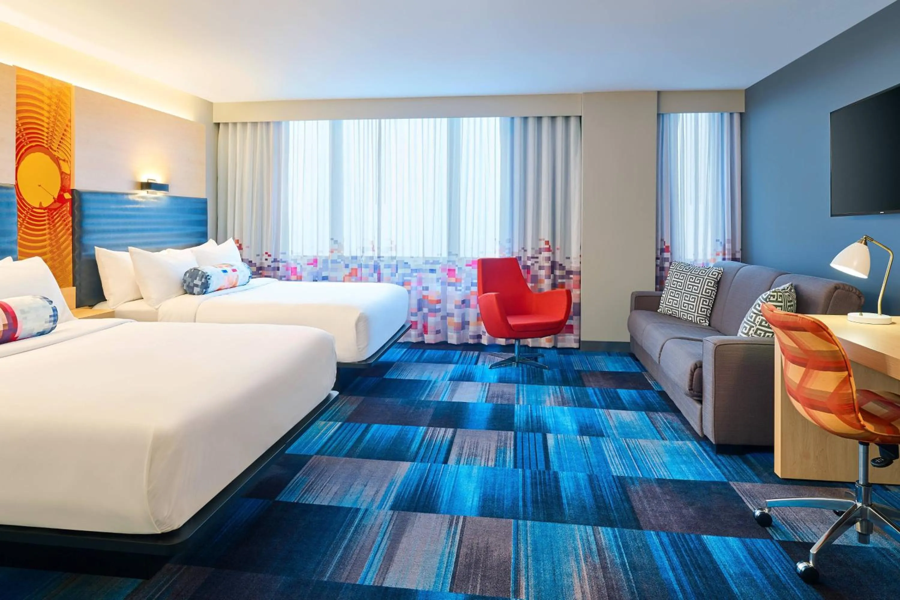 Photo of the whole room, Bed in Aloft South Bend