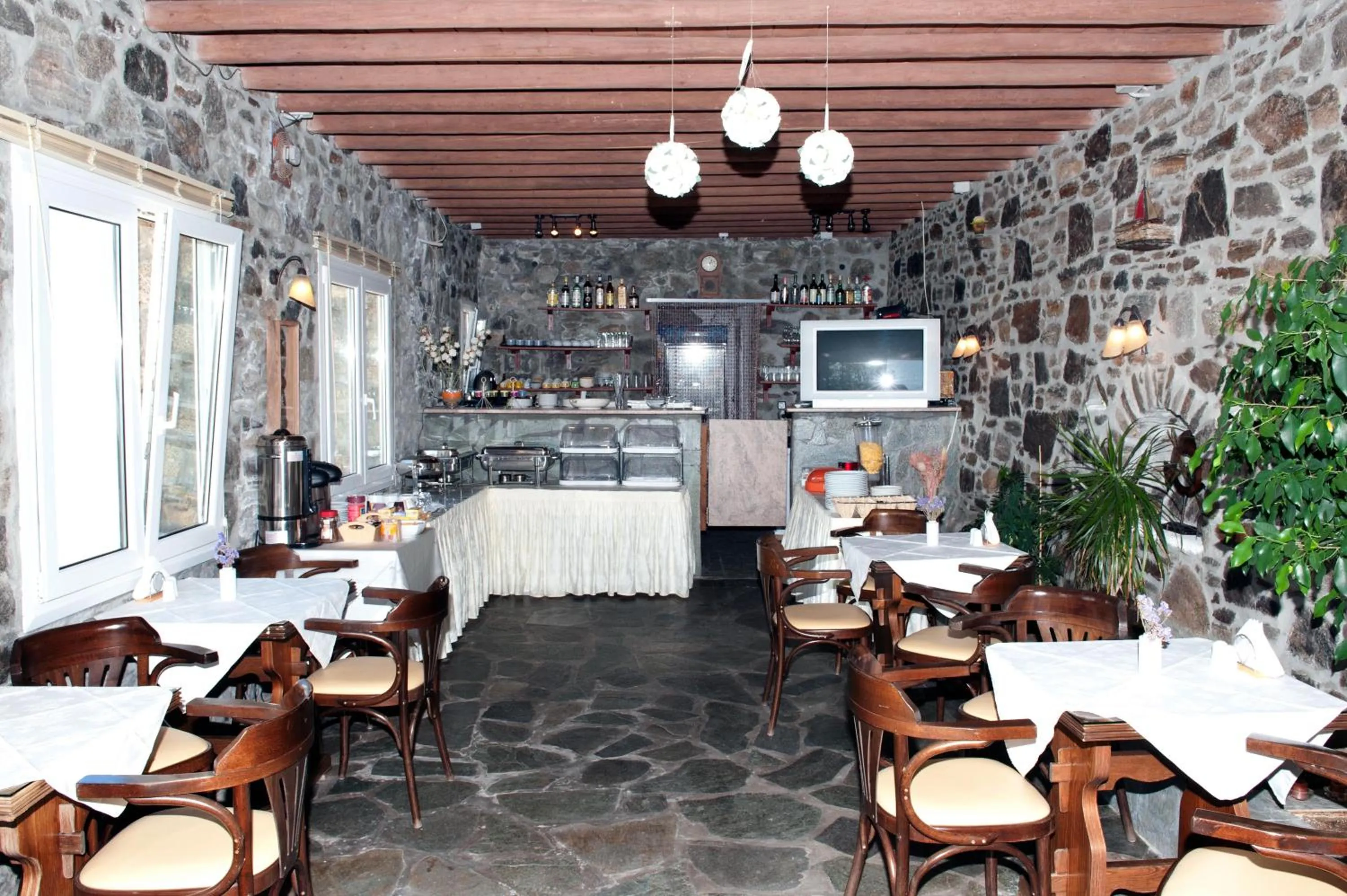Restaurant/places to eat in Vana Holidays
