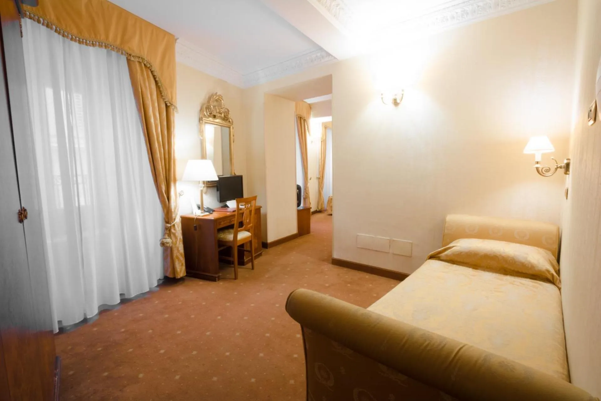 Photo of the whole room, Bed in Hosianum Palace