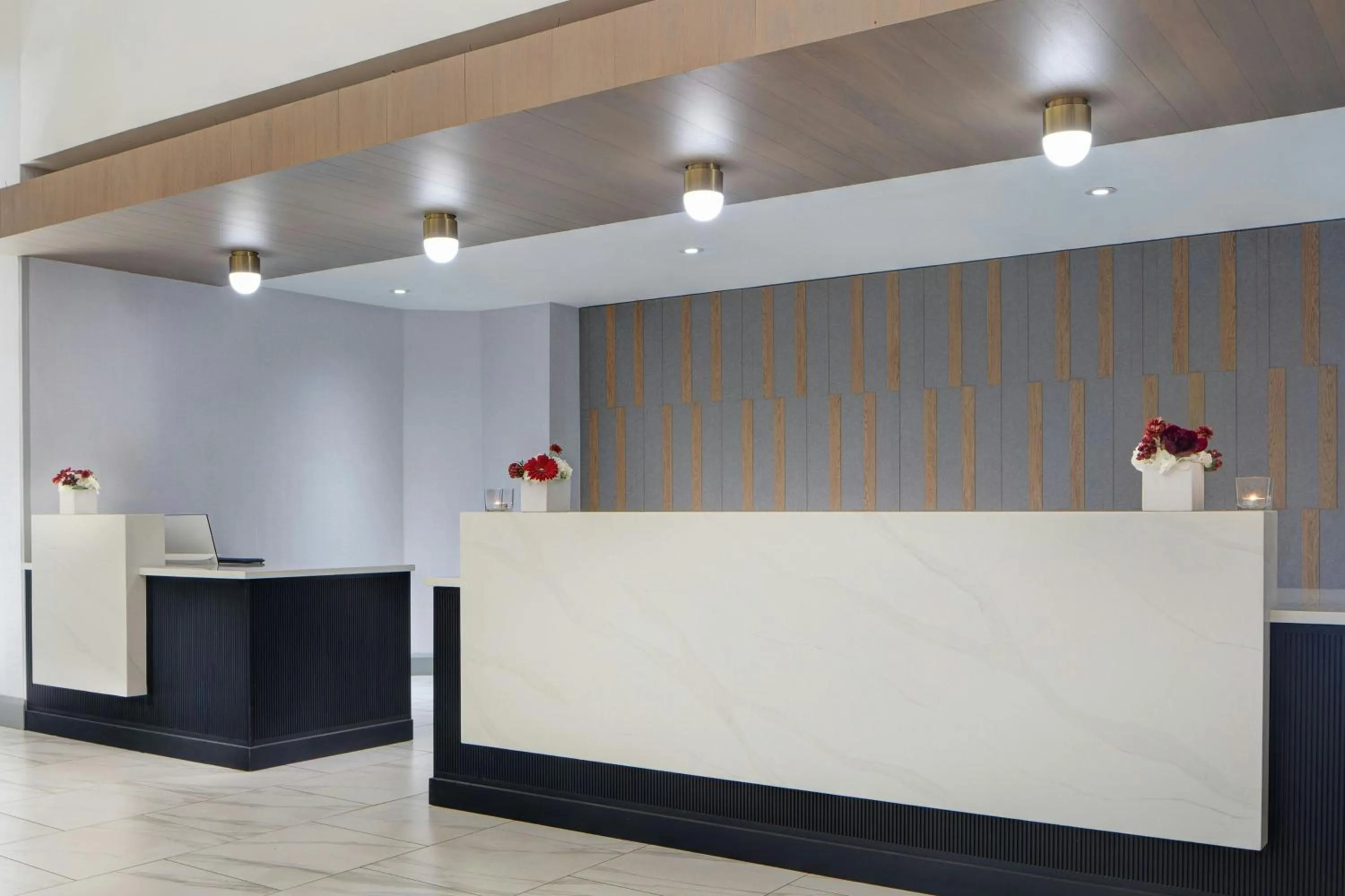 Lobby or reception in Dallas-Addison Marriott Quorum by the Galleria