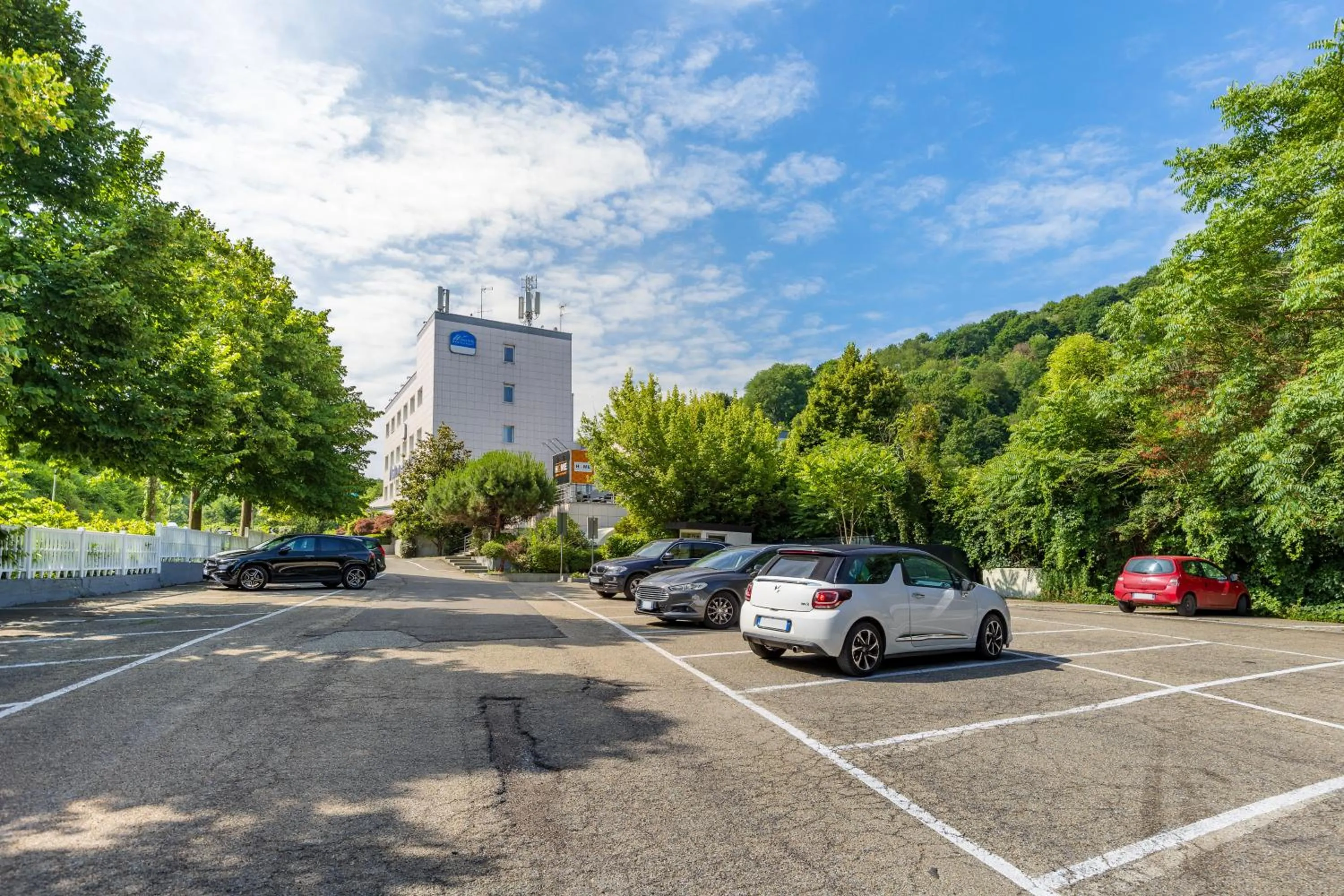 Parking in Aston Hotel