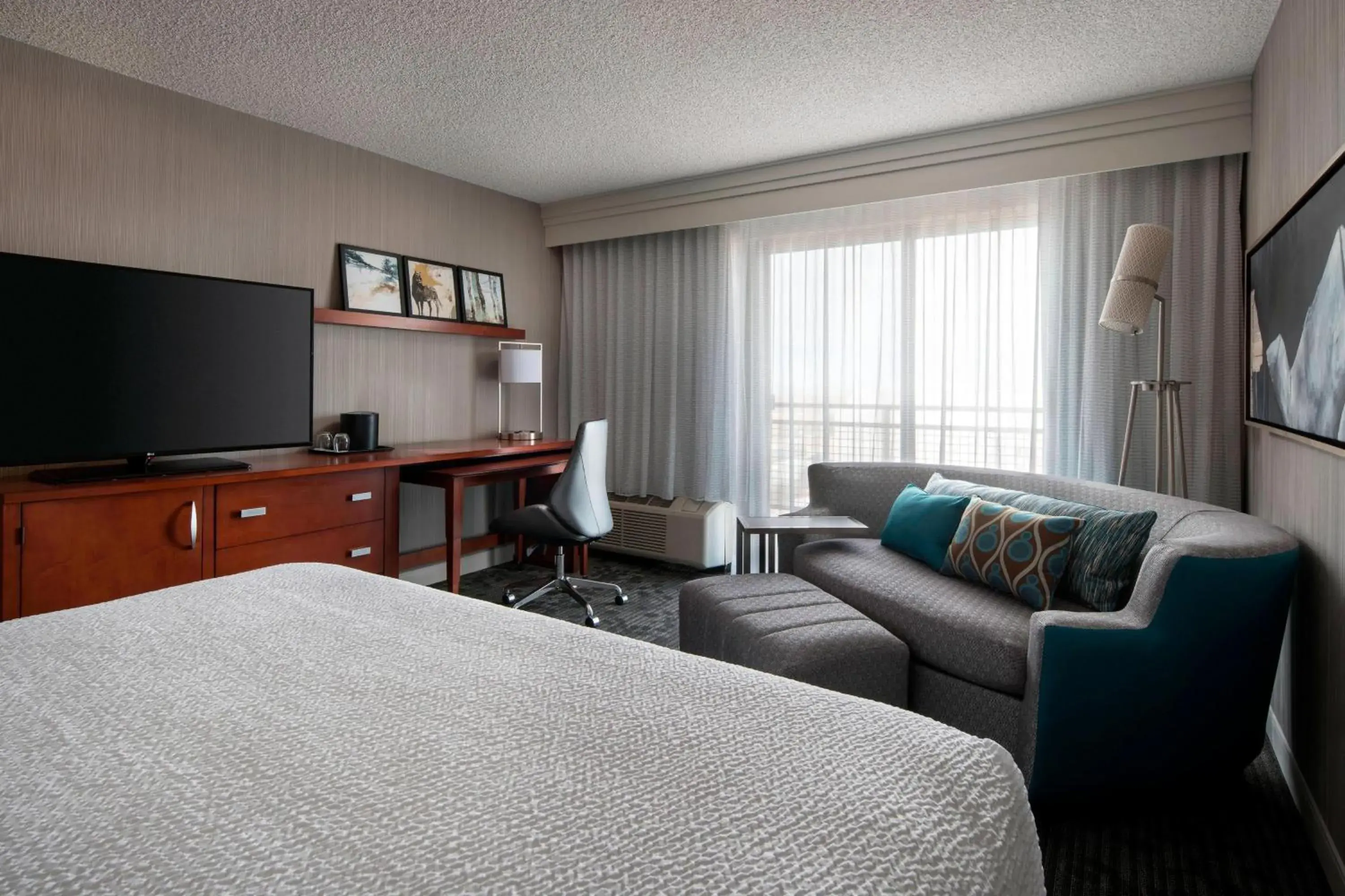 Executive King Room in Courtyard by Marriott Denver Airport Executive King Room in Courtyard by Marriott Denver Airport