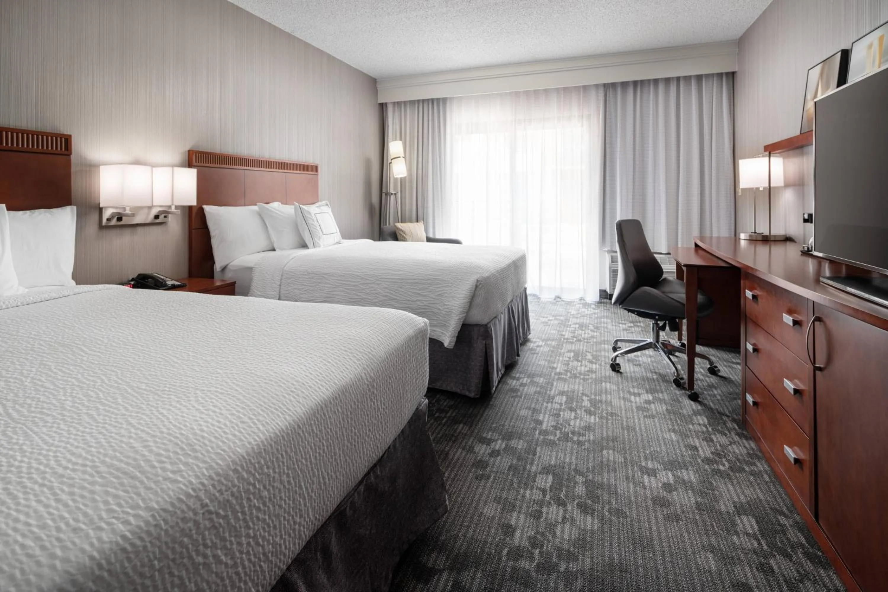 Photo of the whole room, Bed in Courtyard by Marriott Boulder