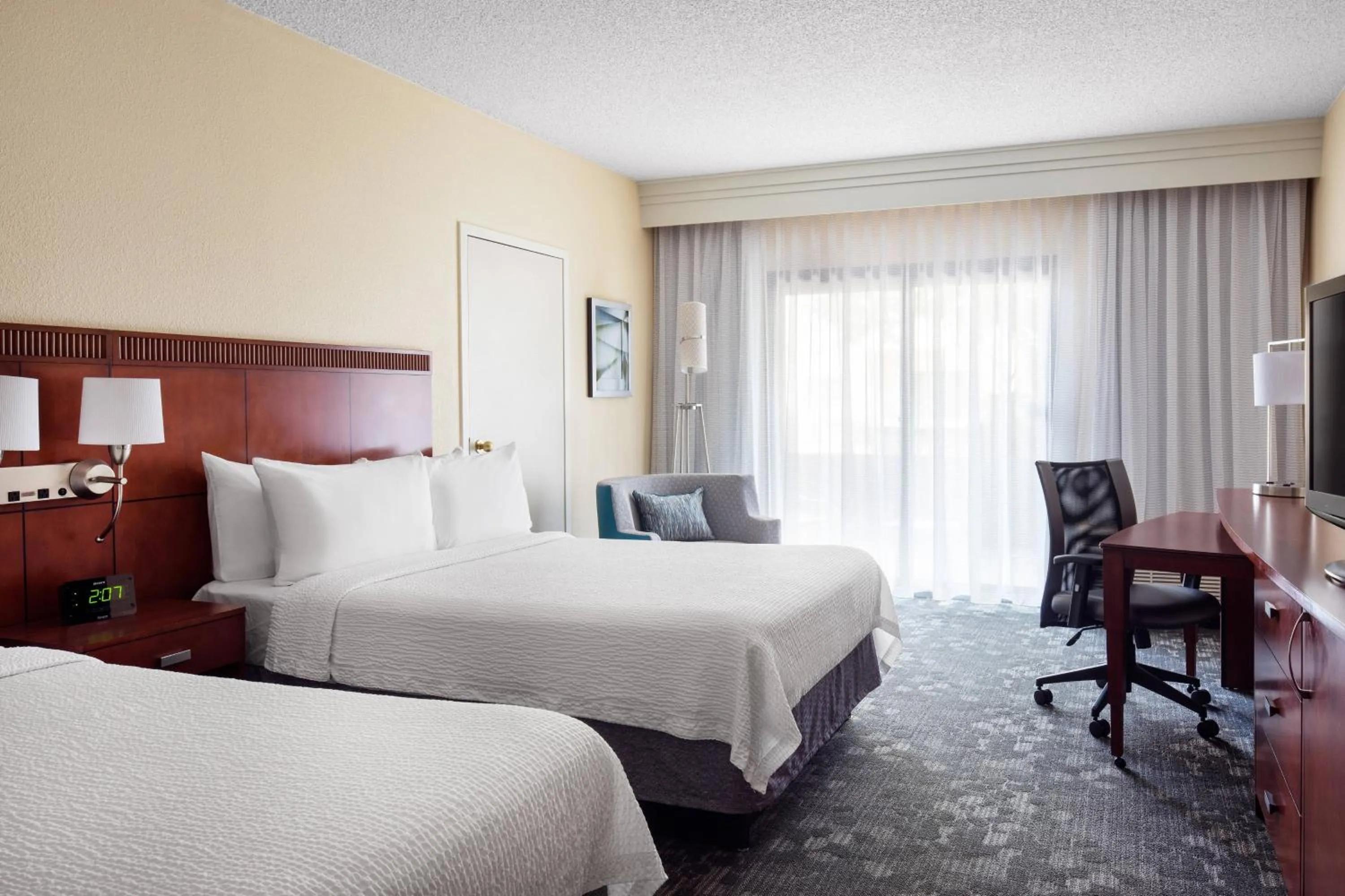 Photo of the whole room, Bed in Courtyard by Marriott Denver Central Park