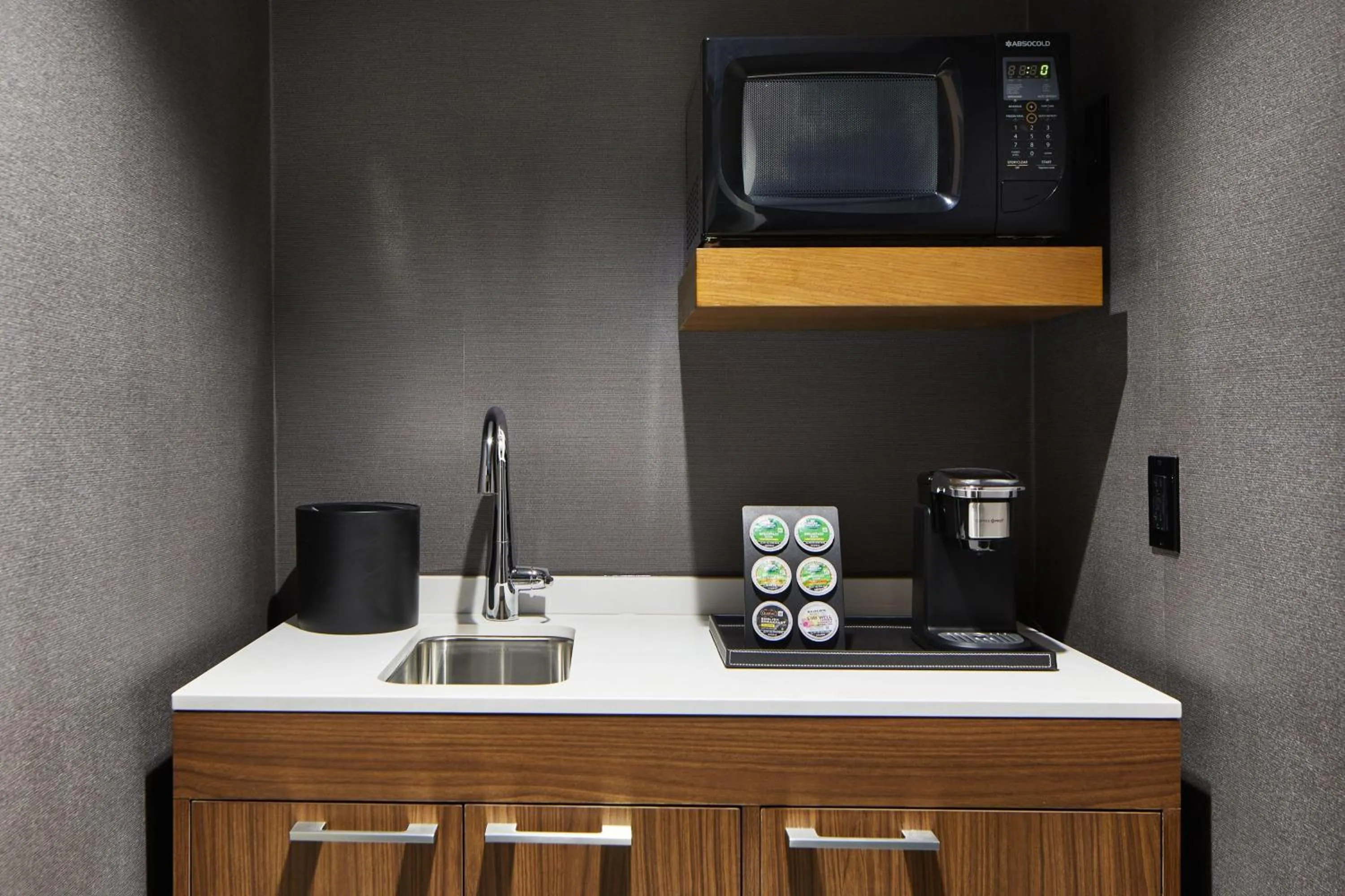 Lounge or bar in Courtyard by Marriott Detroit Downtown