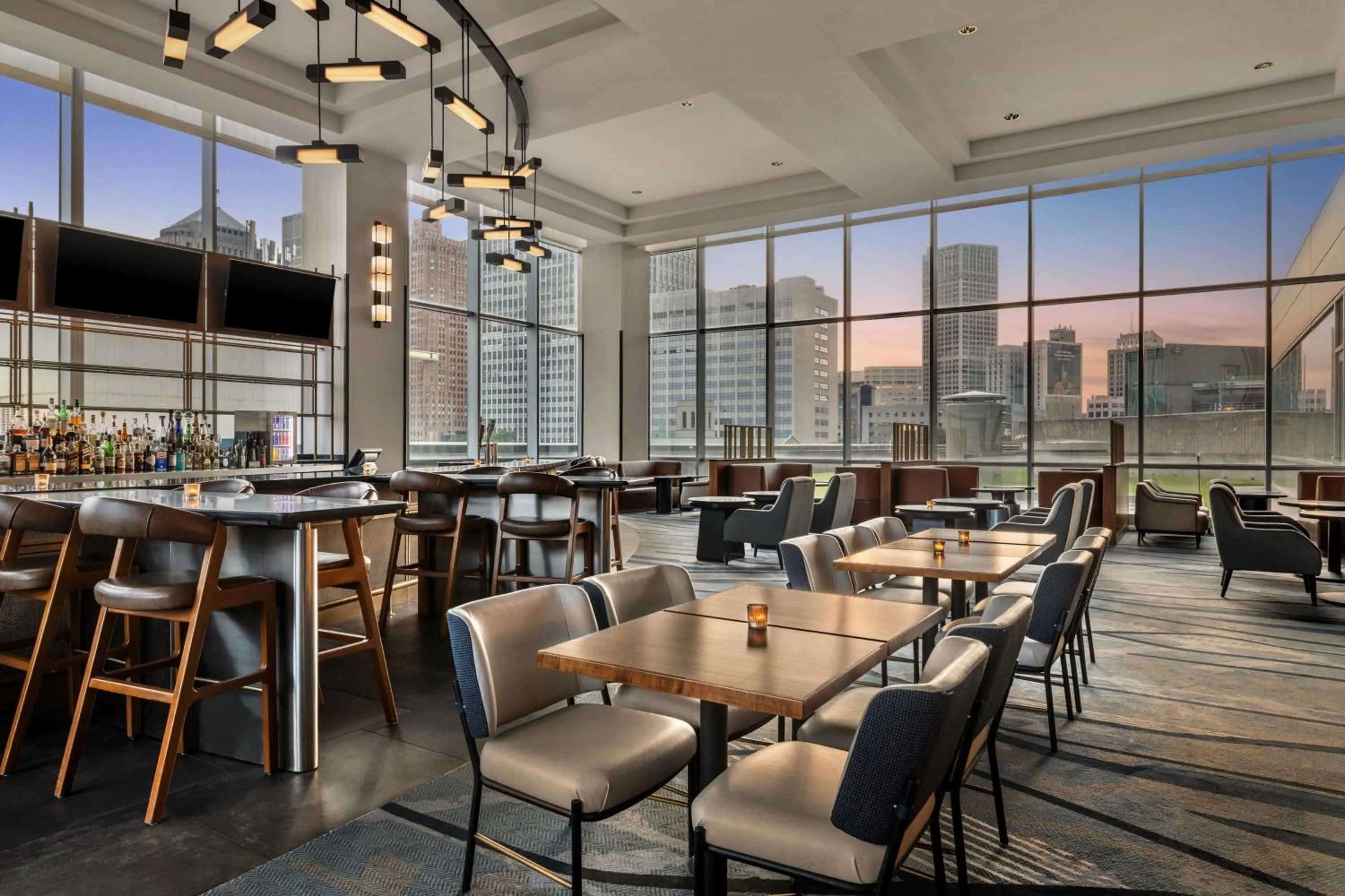 Lounge or bar in Detroit Marriott at the Renaissance Center
