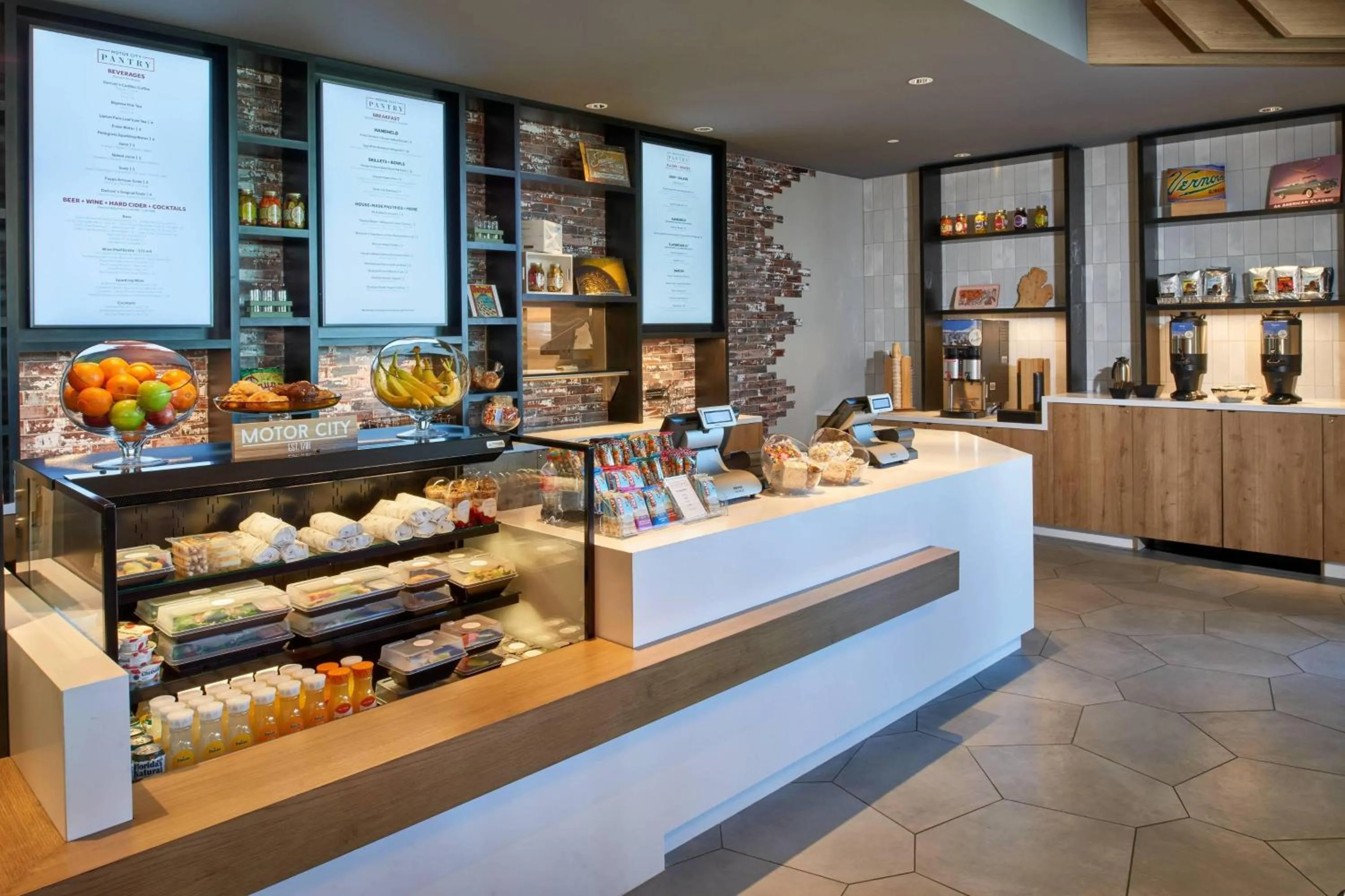 Restaurant/places to eat in Detroit Marriott at the Renaissance Center