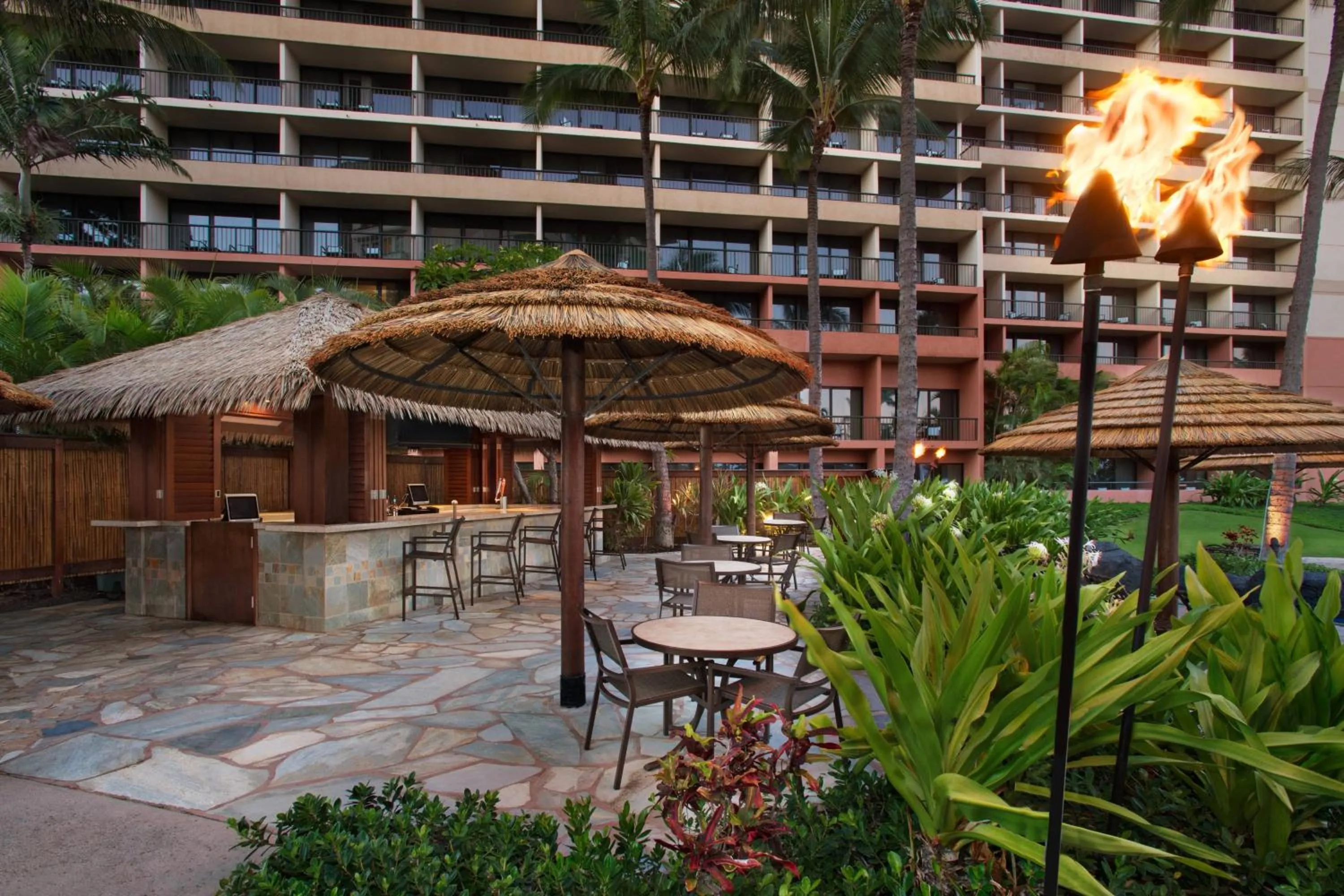 Lounge or bar in Marriott's Maui Ocean Club - Molokai, Maui & Lanai Towers