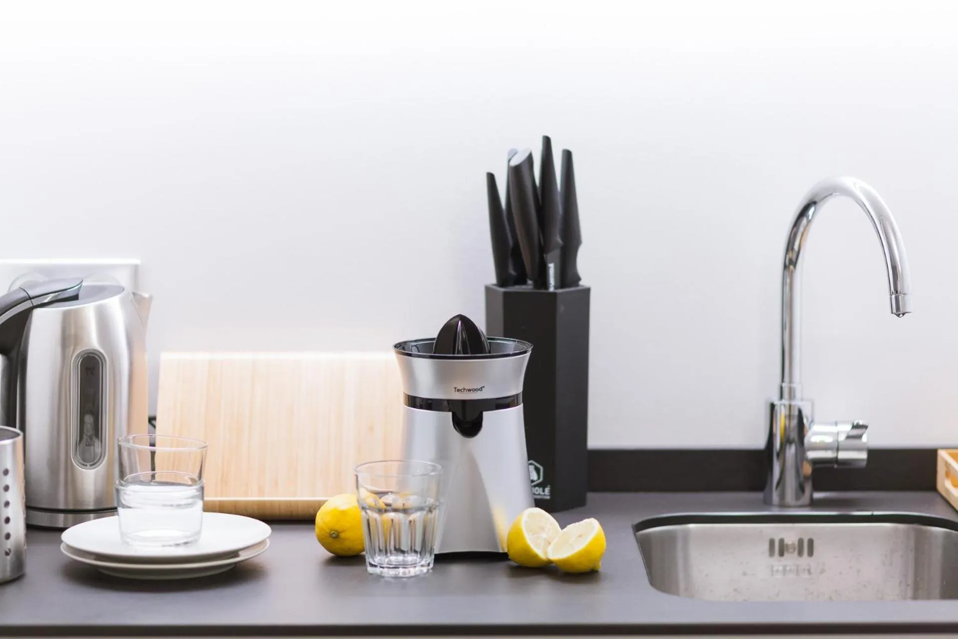 Kitchen or kitchenette in Studio luxe hyper centre piscine