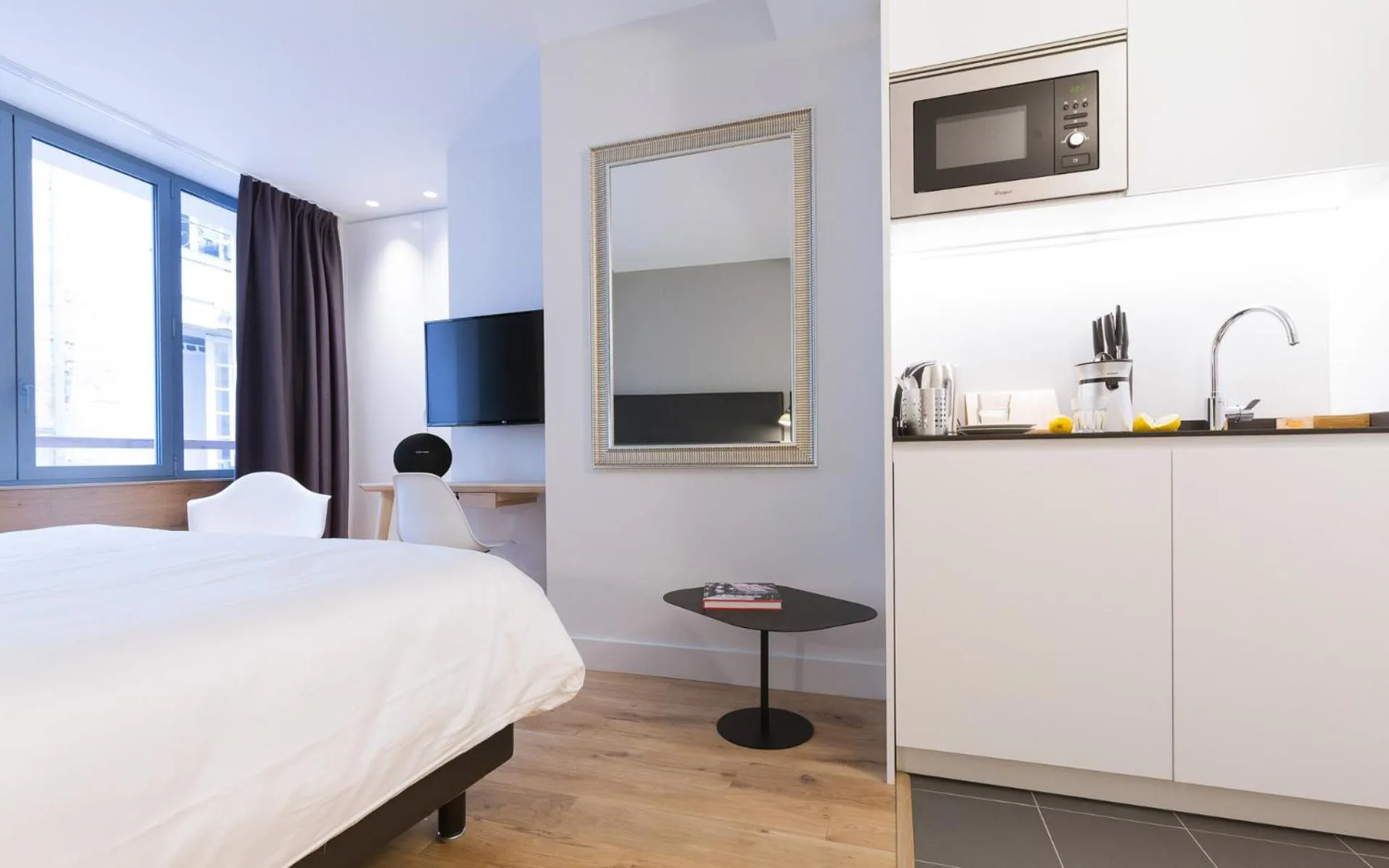 TV and multimedia, Bed in Studio luxe hyper centre piscine