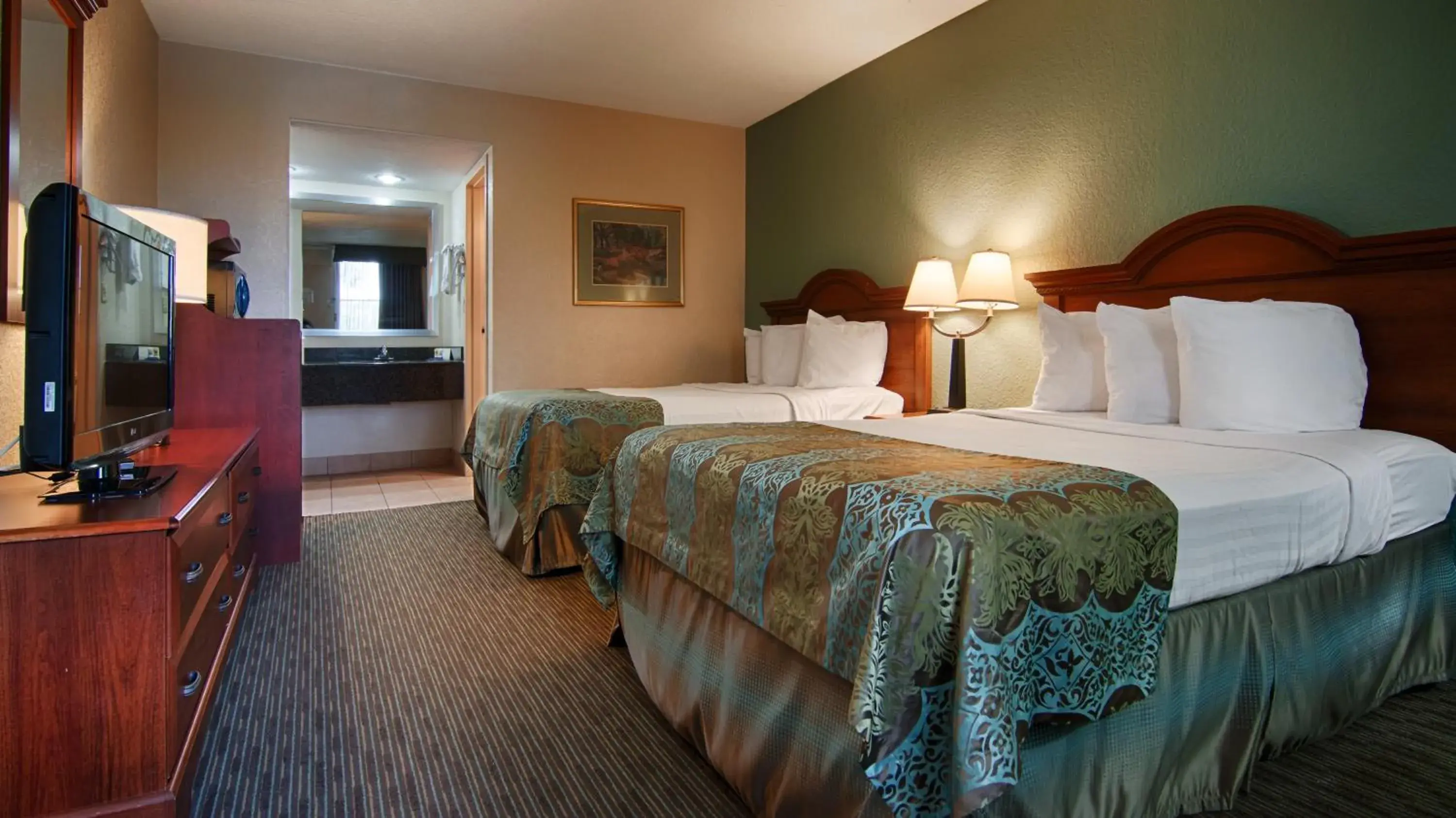 2 Double Beds, Mobility/Hearing Impaired Accessible Room, Bathtub w/Grab Bars, Non-Smoking in Baymont by Wyndham Sarasota 2 Double Beds, Mobility/Hearing Impaired Accessible Room, Bathtub w/Grab Bars, Non-Smoking in Baymont by Wyndham Sarasota