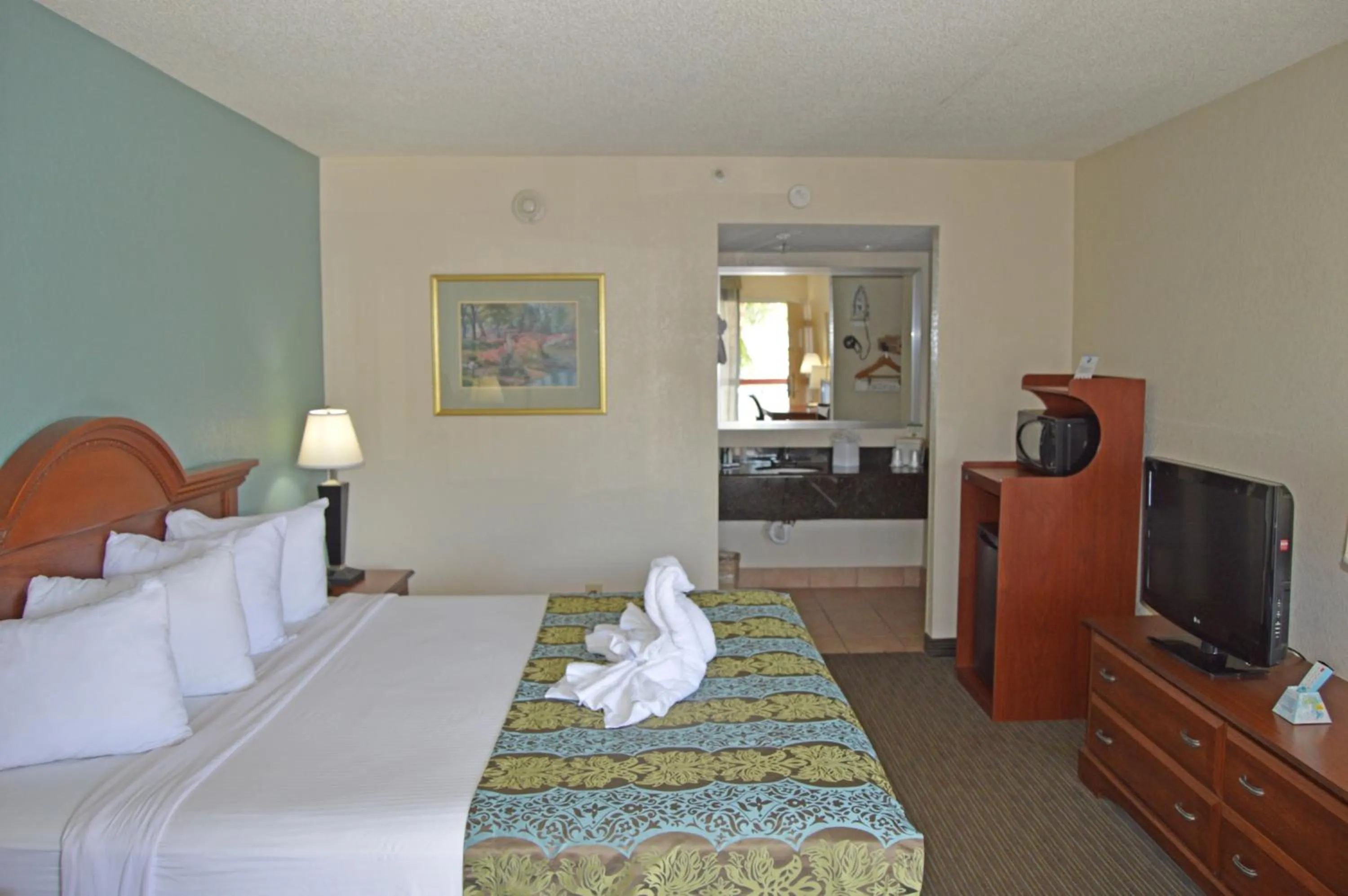 Photo of the whole room in Baymont by Wyndham Sarasota