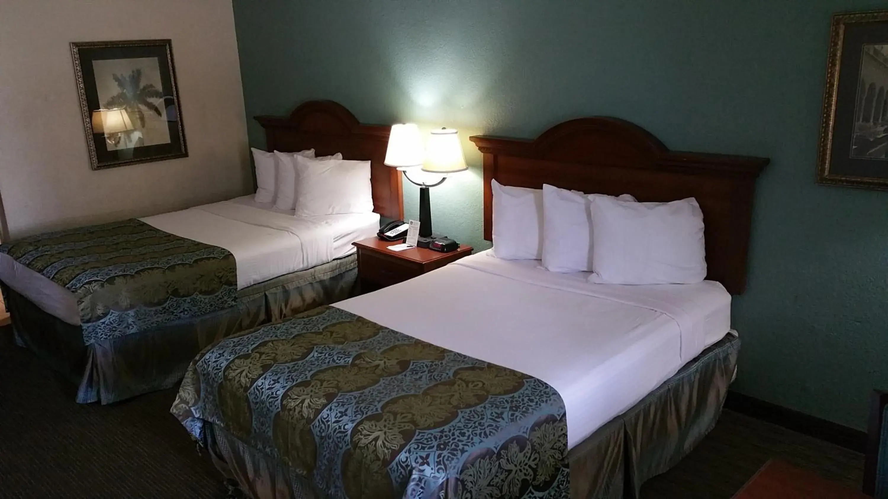 Double Room with Two Double Beds - Non-Smoking in Baymont by Wyndham Sarasota Double Room with Two Double Beds - Non-Smoking in Baymont by Wyndham Sarasota