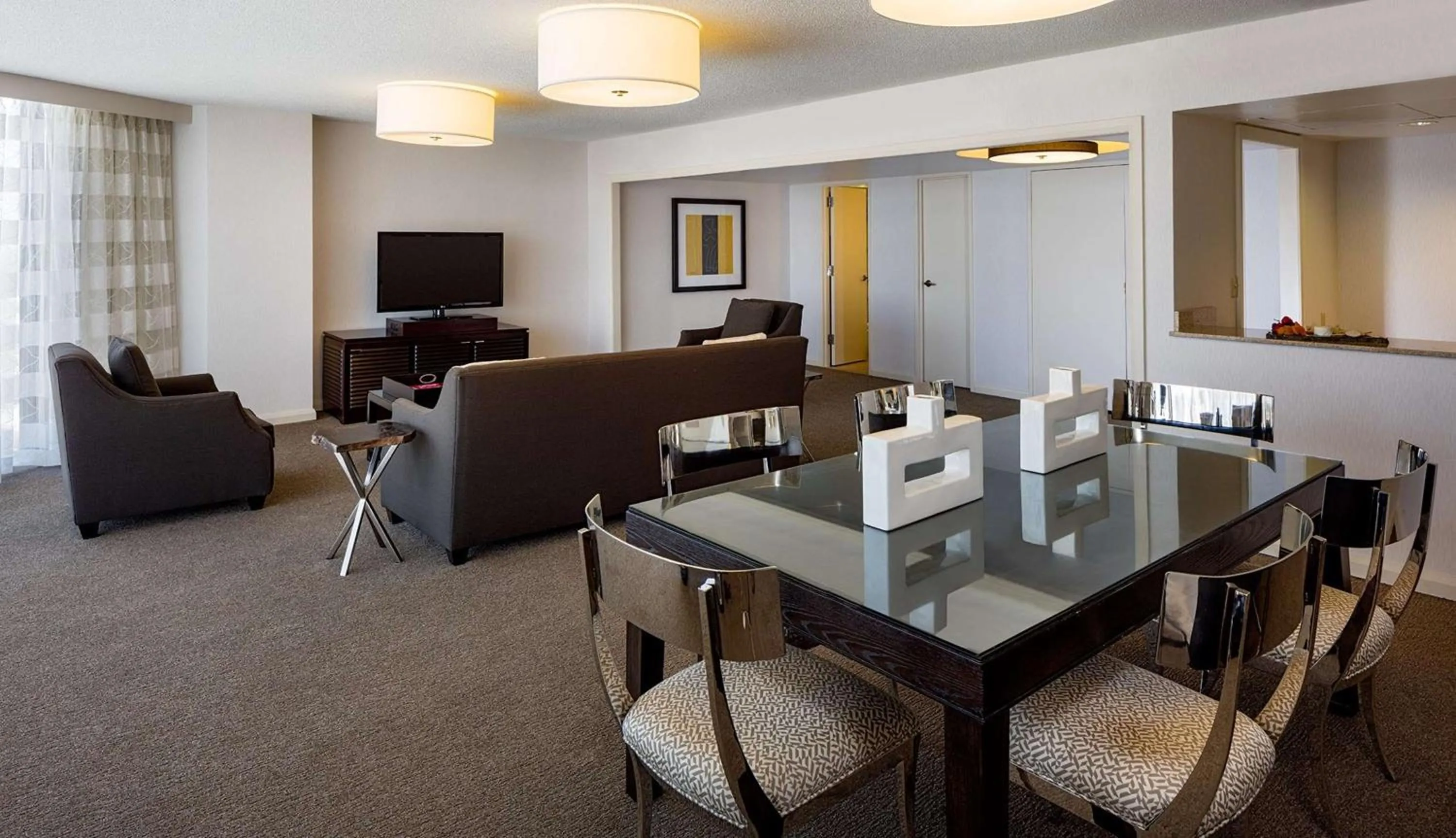 Living room in DoubleTree by Hilton Hotel Houston Greenway Plaza