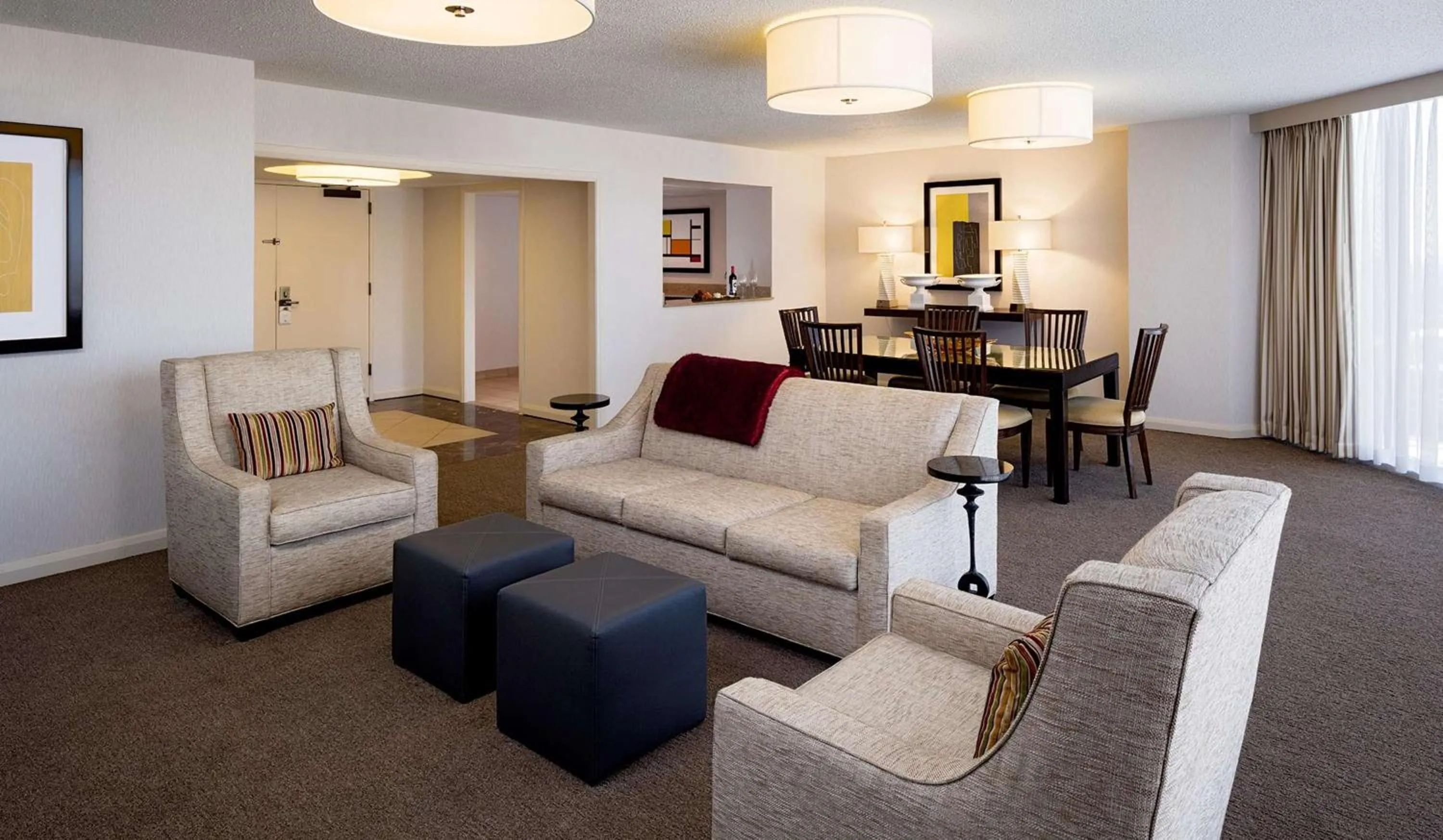 Living room in DoubleTree by Hilton Hotel Houston Greenway Plaza
