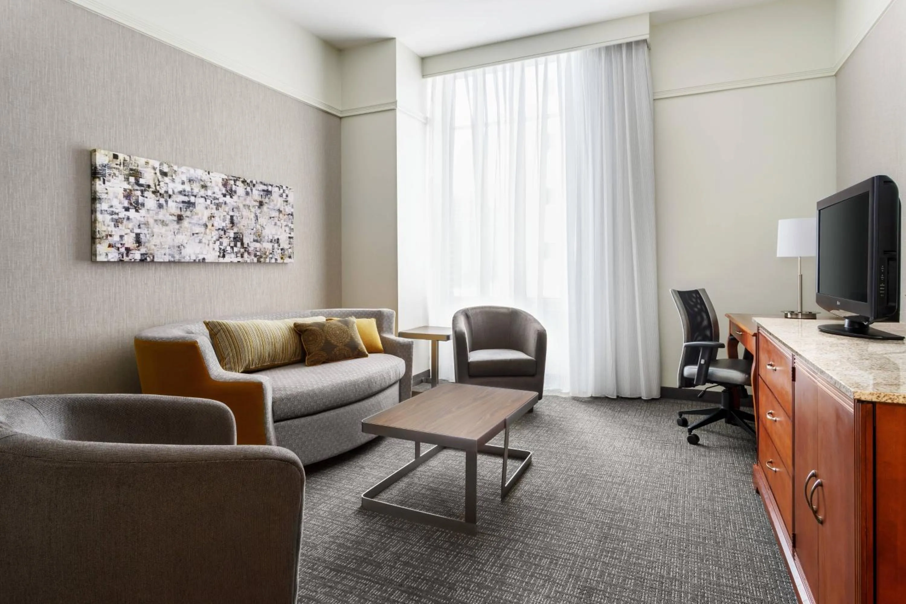 Living room in Courtyard Houston Downtown Convention Center