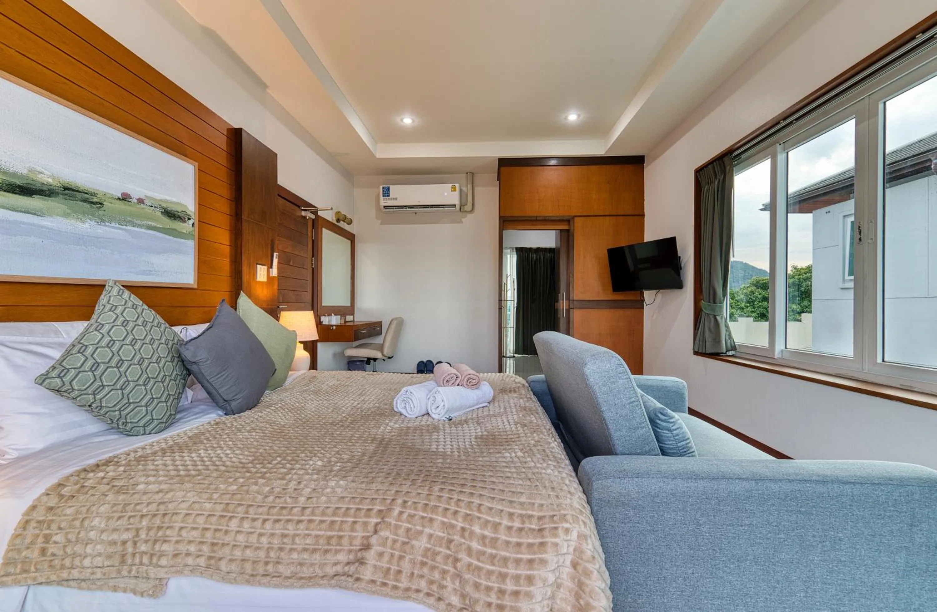 Bed in Surisa Seaview Pool Villas