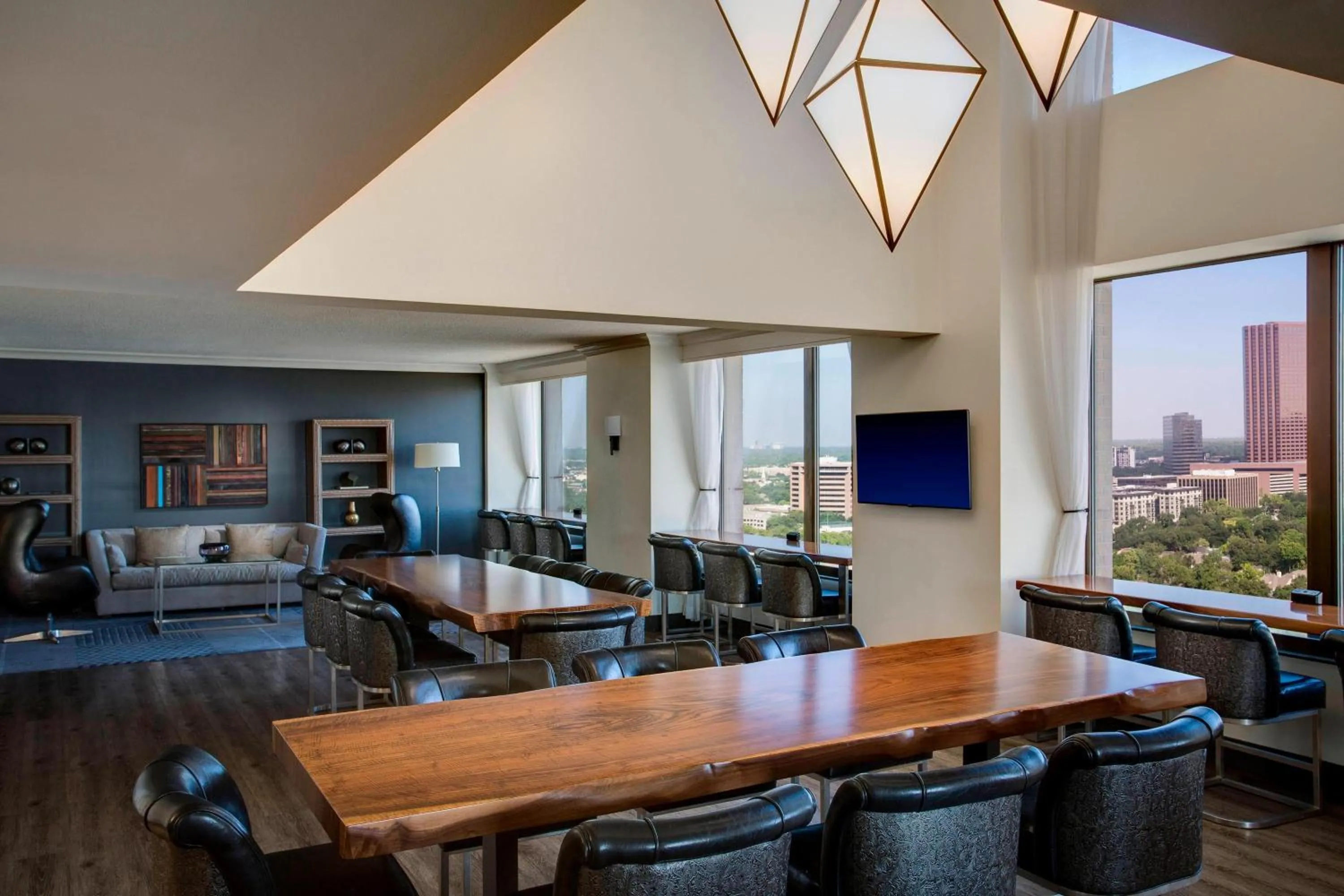 Lounge or bar in JW Marriott Houston by the Galleria