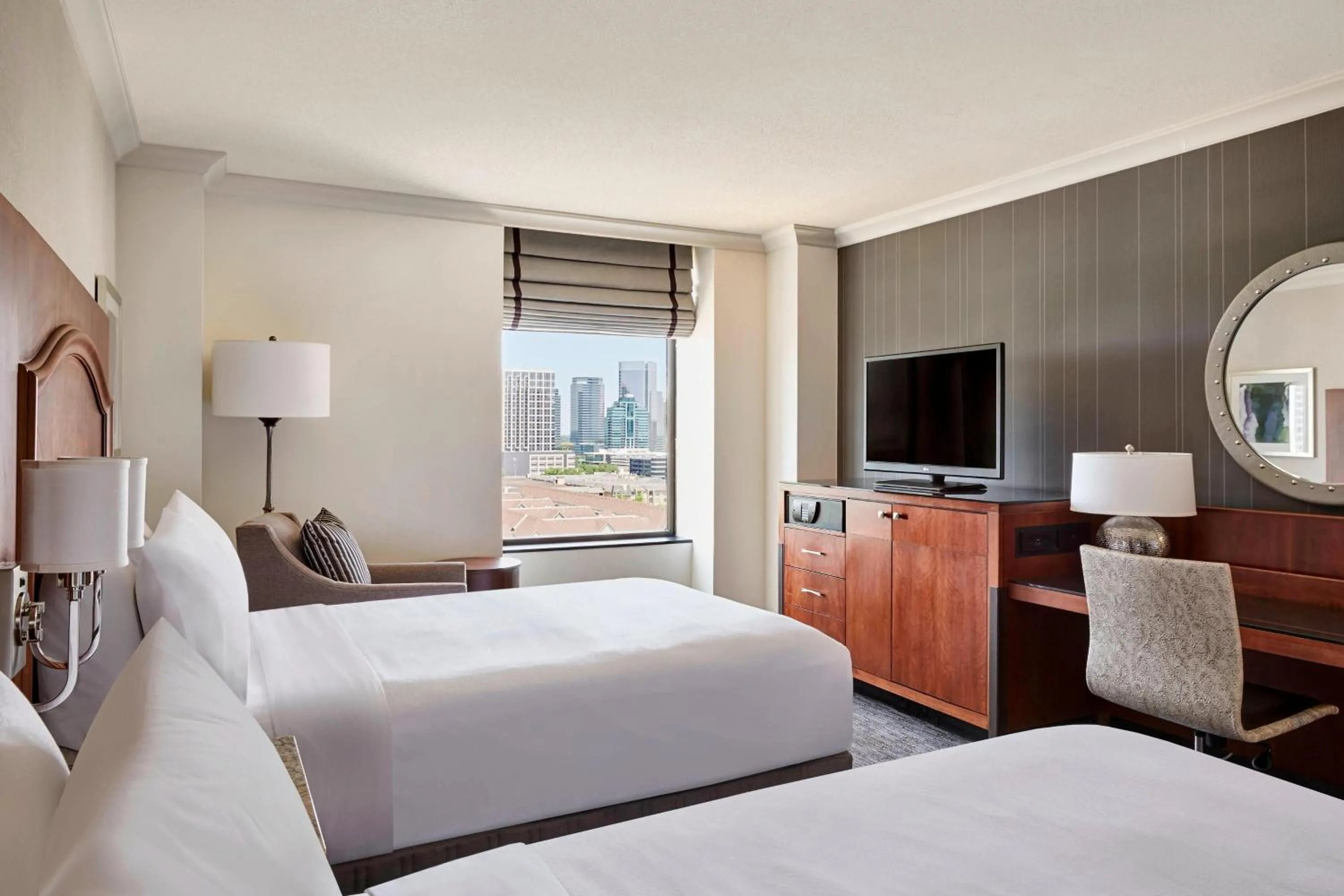 Photo of the whole room, Bed in JW Marriott Houston by the Galleria