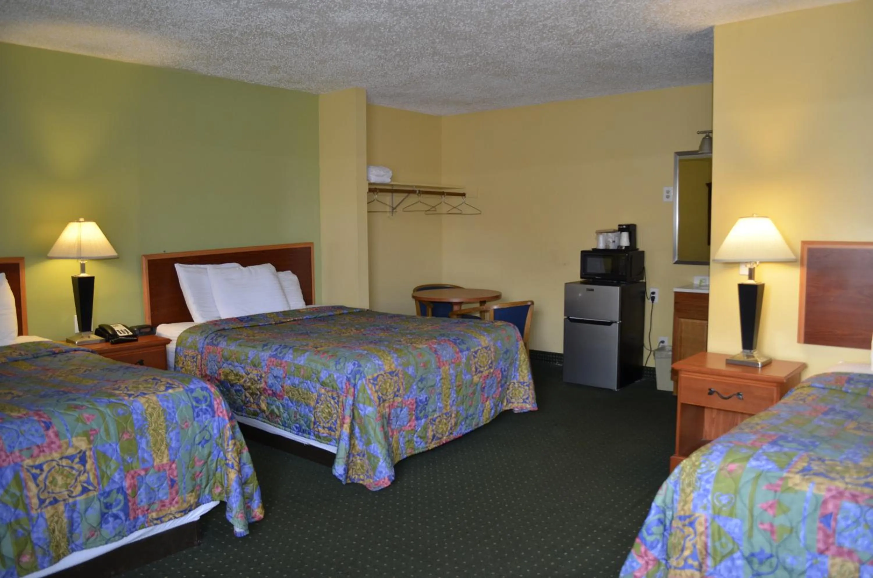 Photo of the whole room in Budget Inn Williamsville