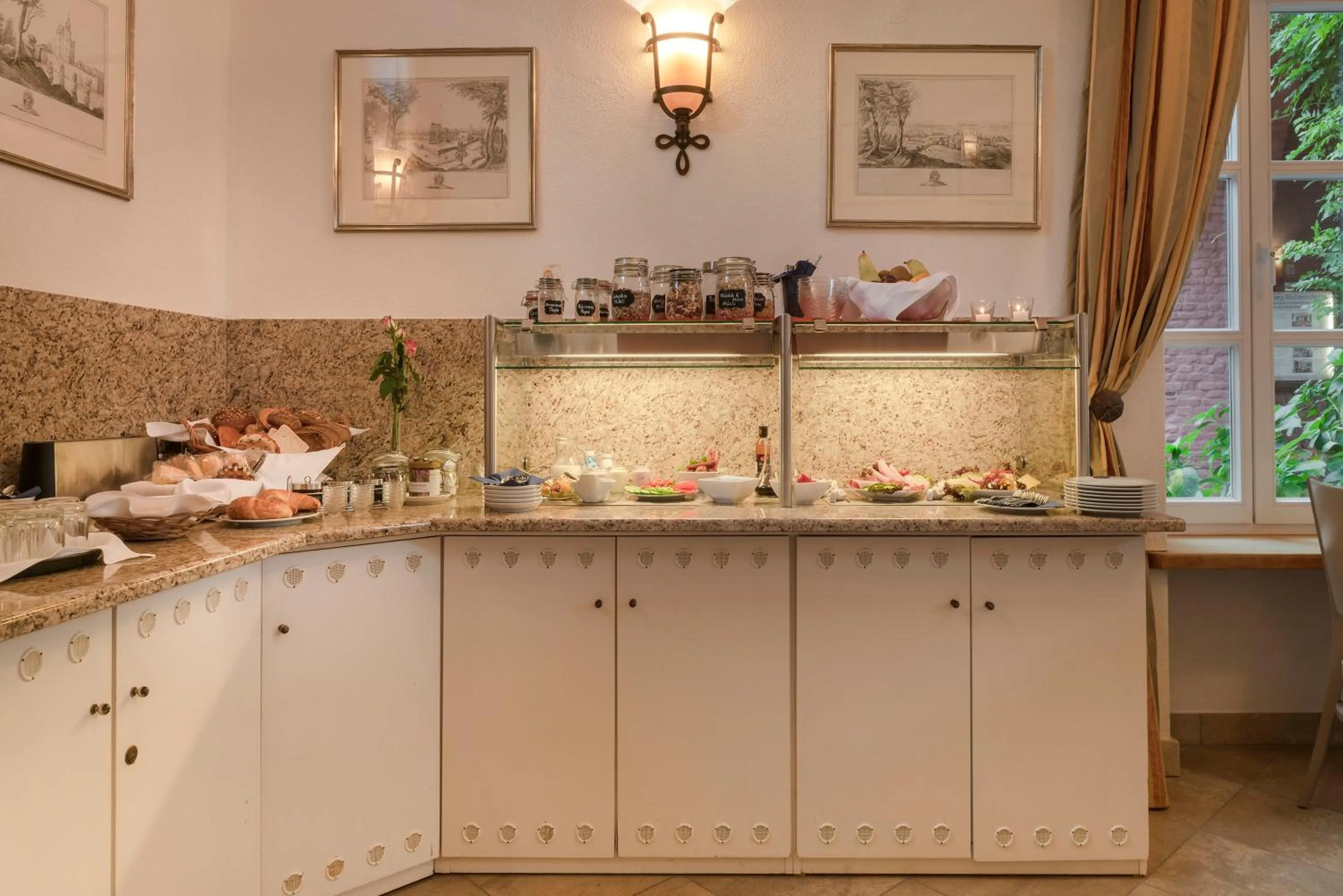 Breakfast in Burg Heimerzheim