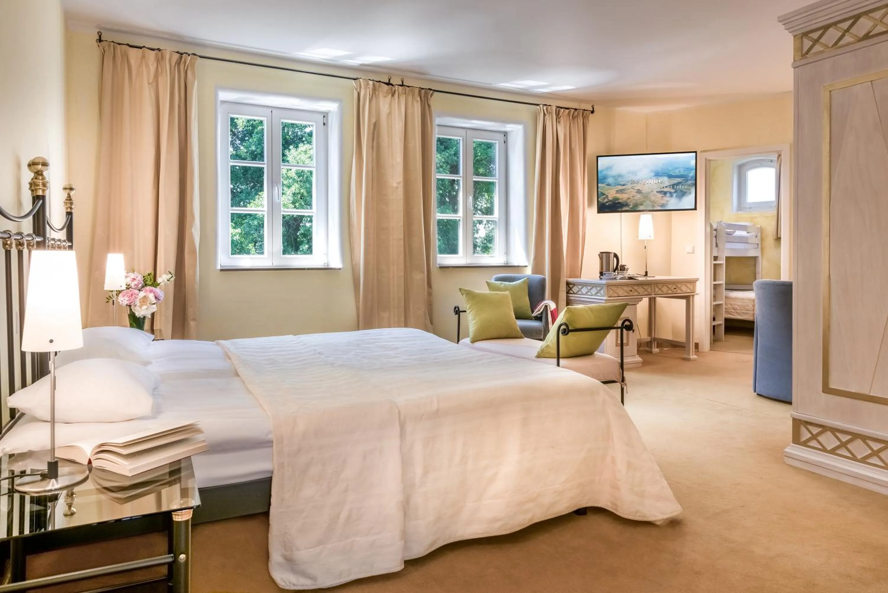 Seating area, Bed in Burg Heimerzheim